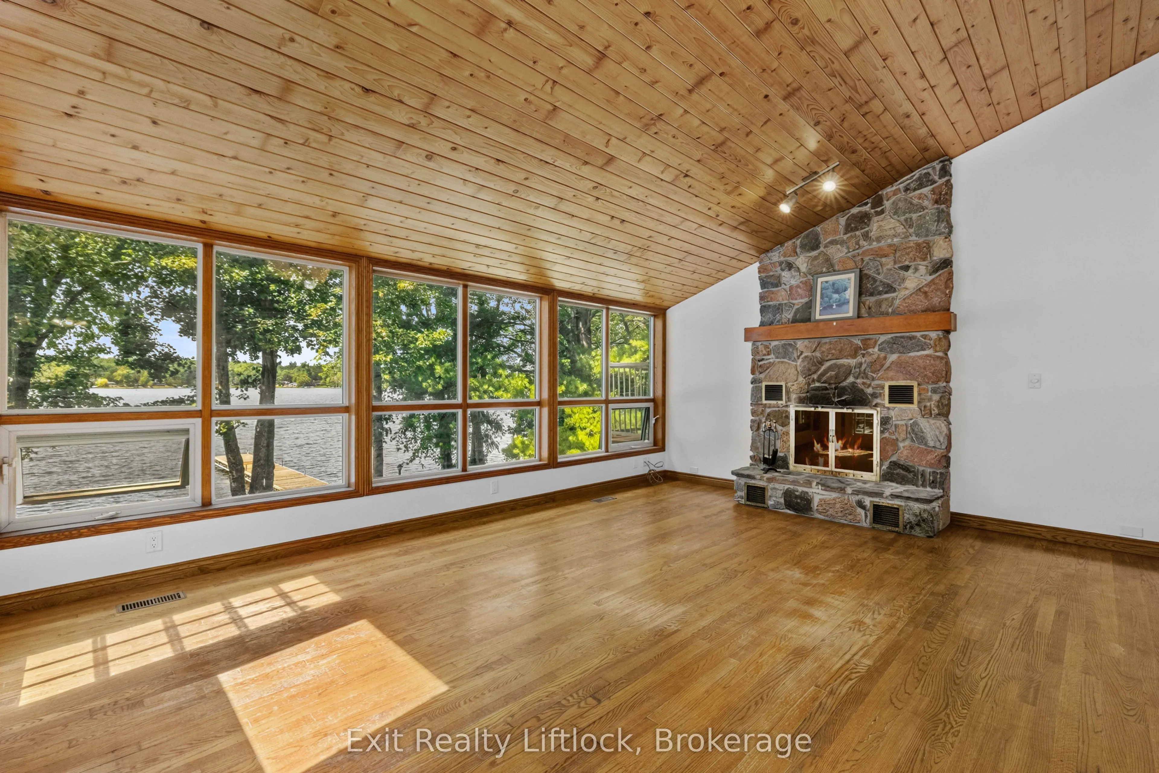 3262 Buckhorn Lane