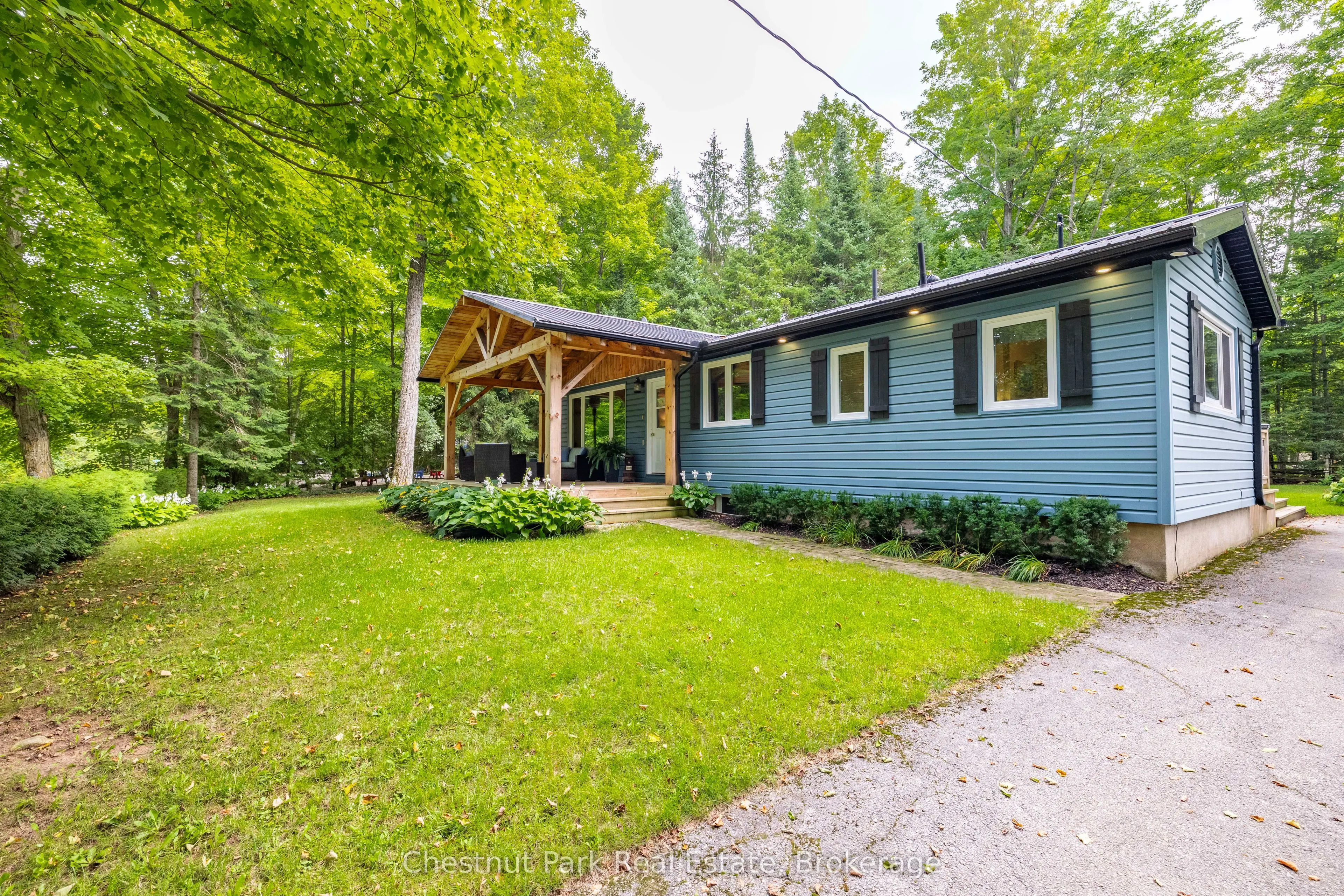 622454 Sideroad 7