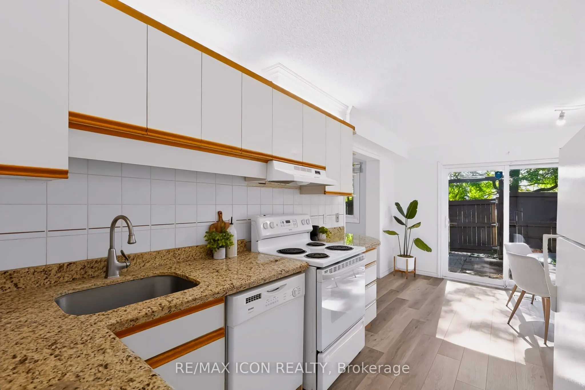 121 University Avenue E #102