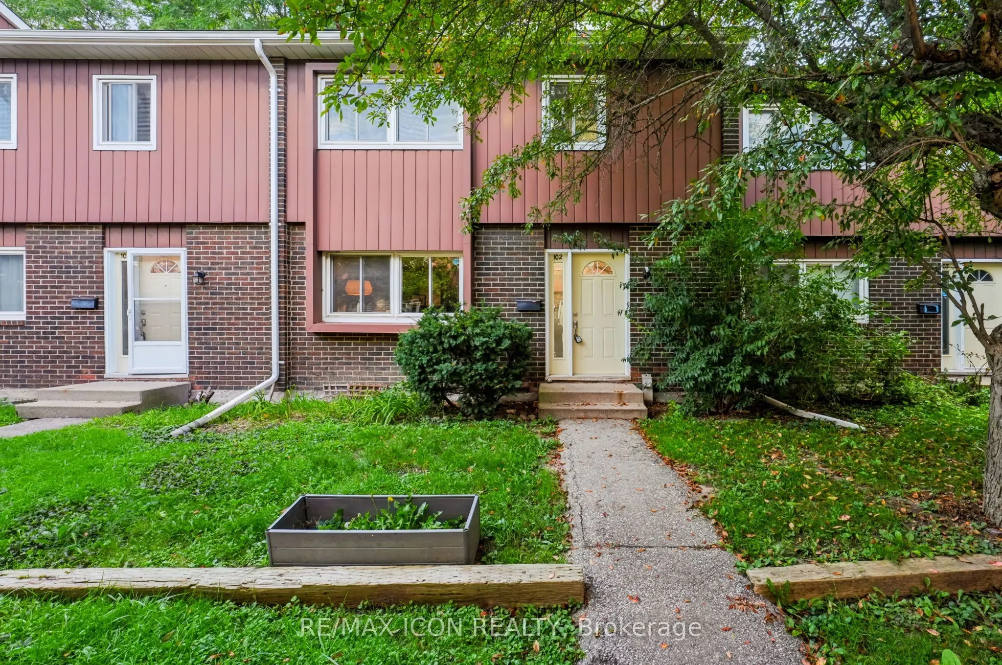 121 University Avenue E #102