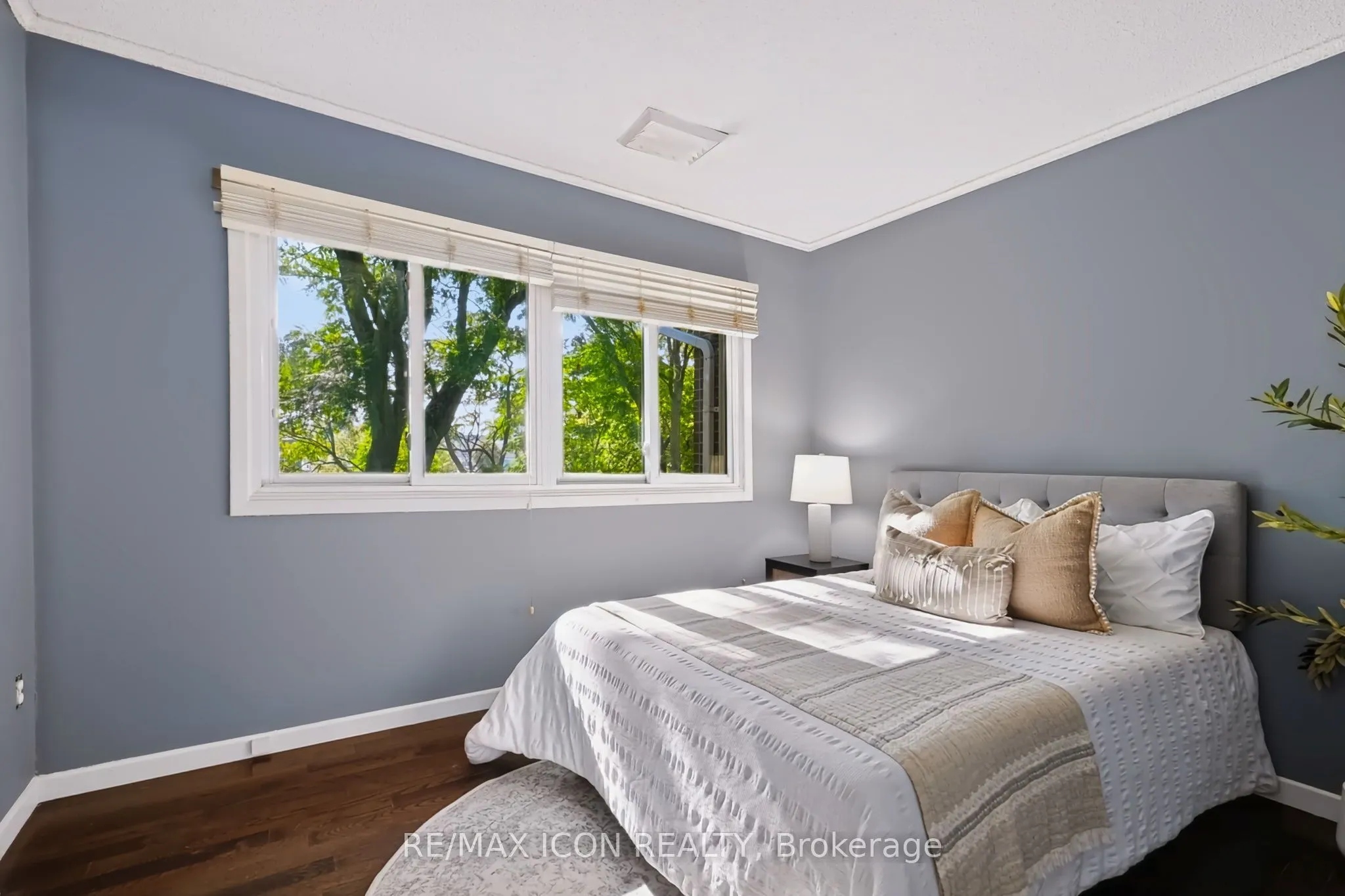 121 University Avenue E #102