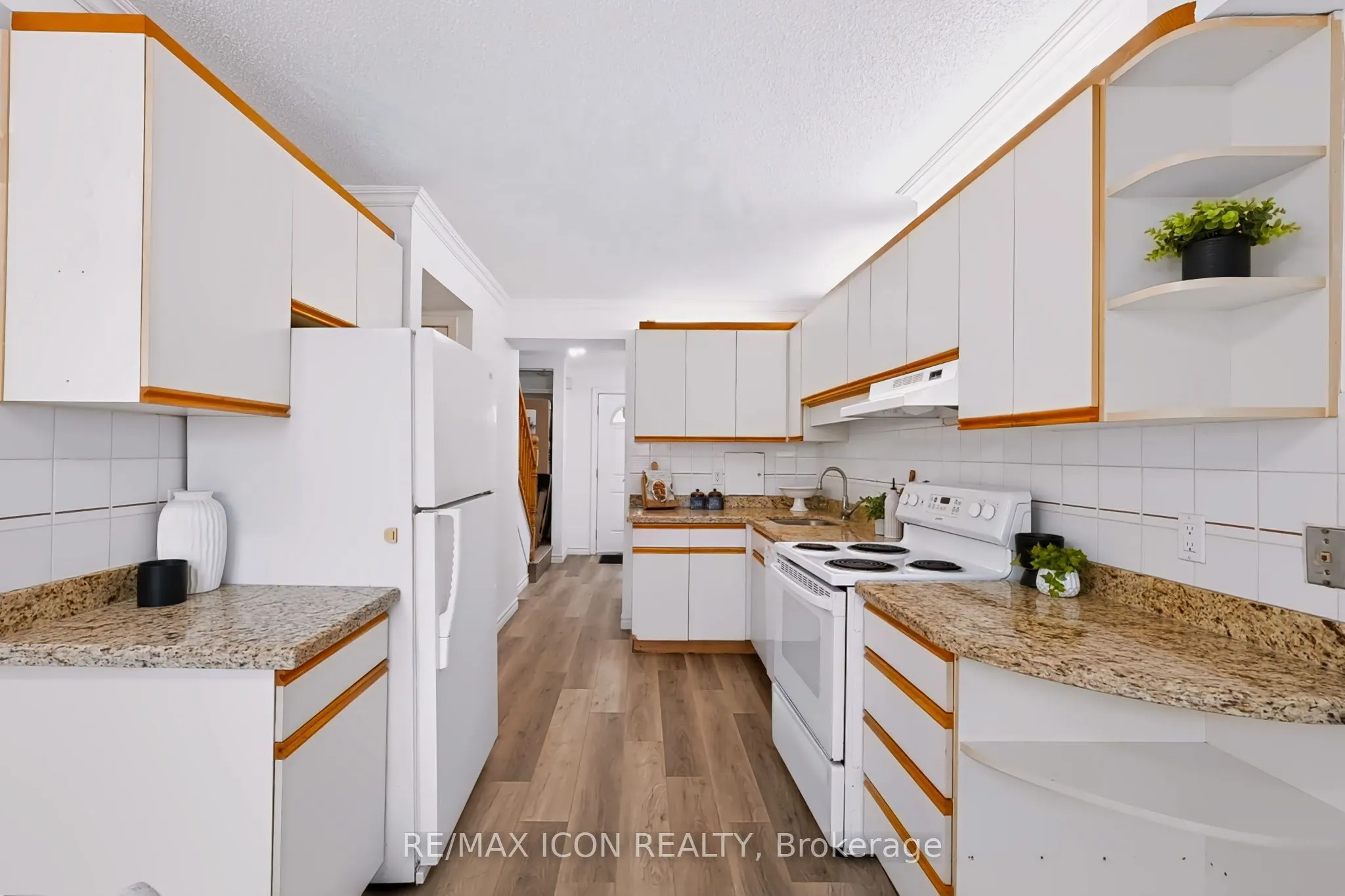 121 University Avenue E #102