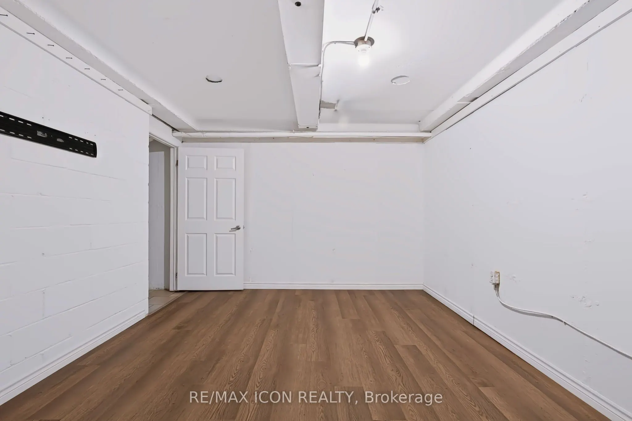 121 University Avenue E #102