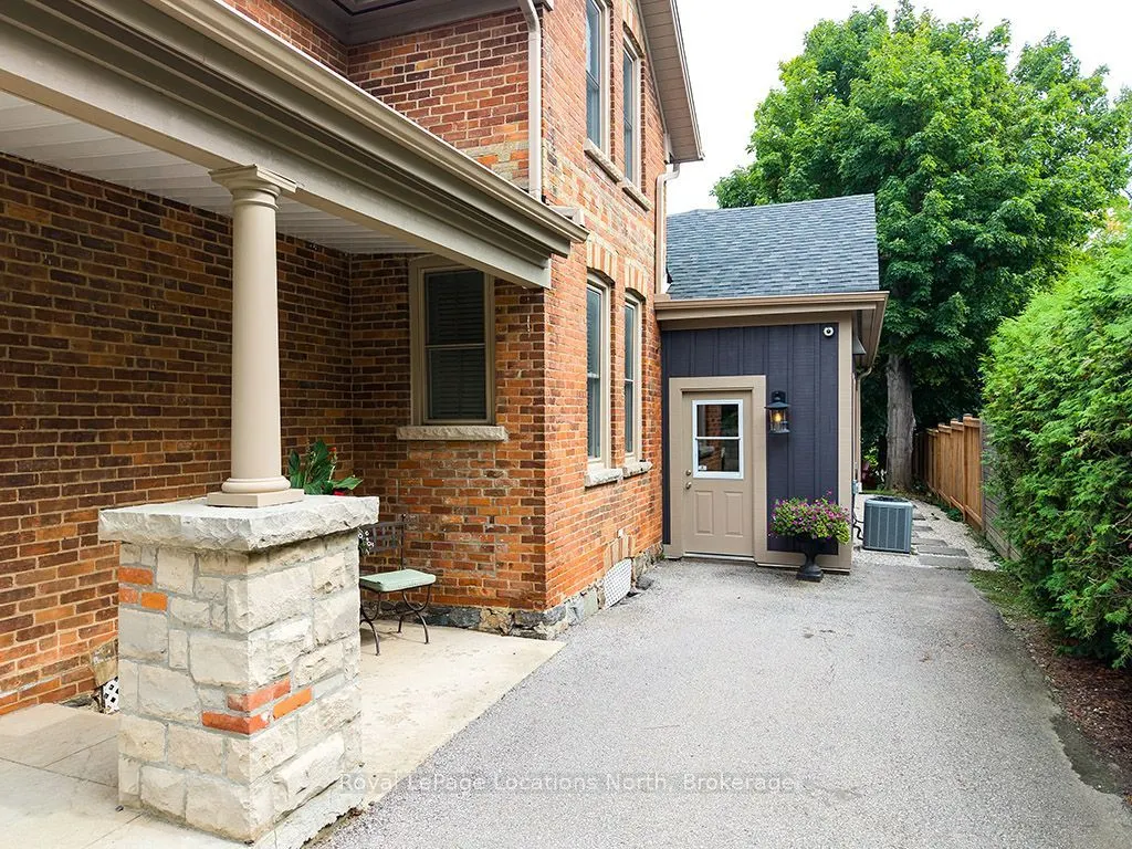 97 Bruce Street S