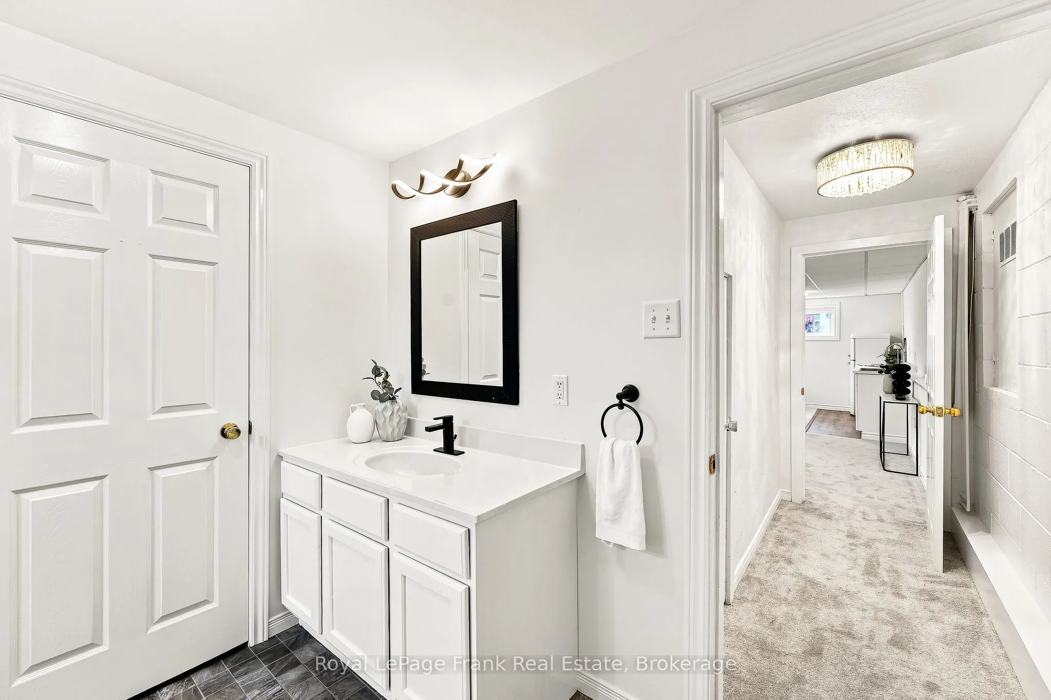 2 Crestwood Avenue
