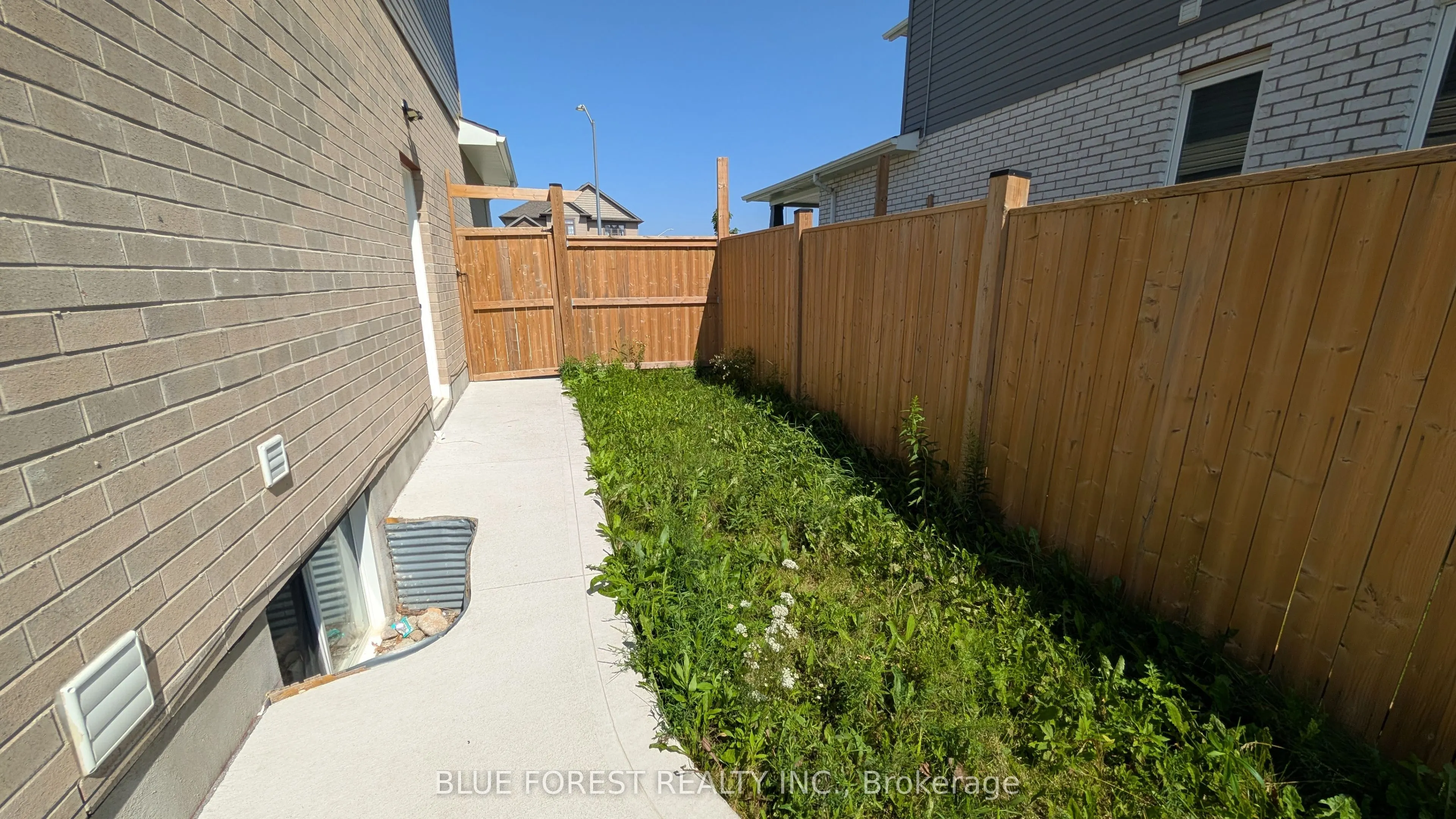 30 Thames Springs Crescent