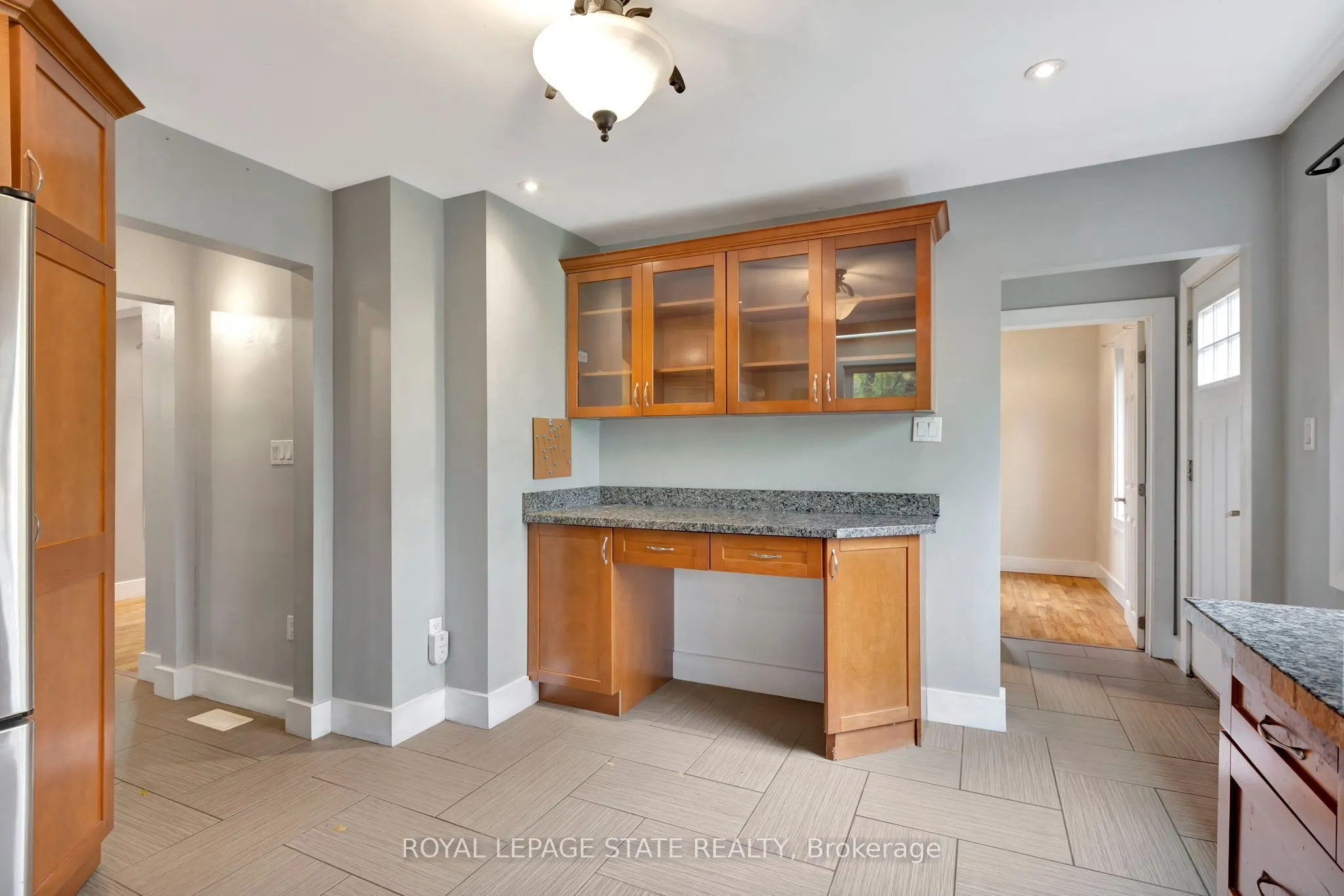 121 King Street E