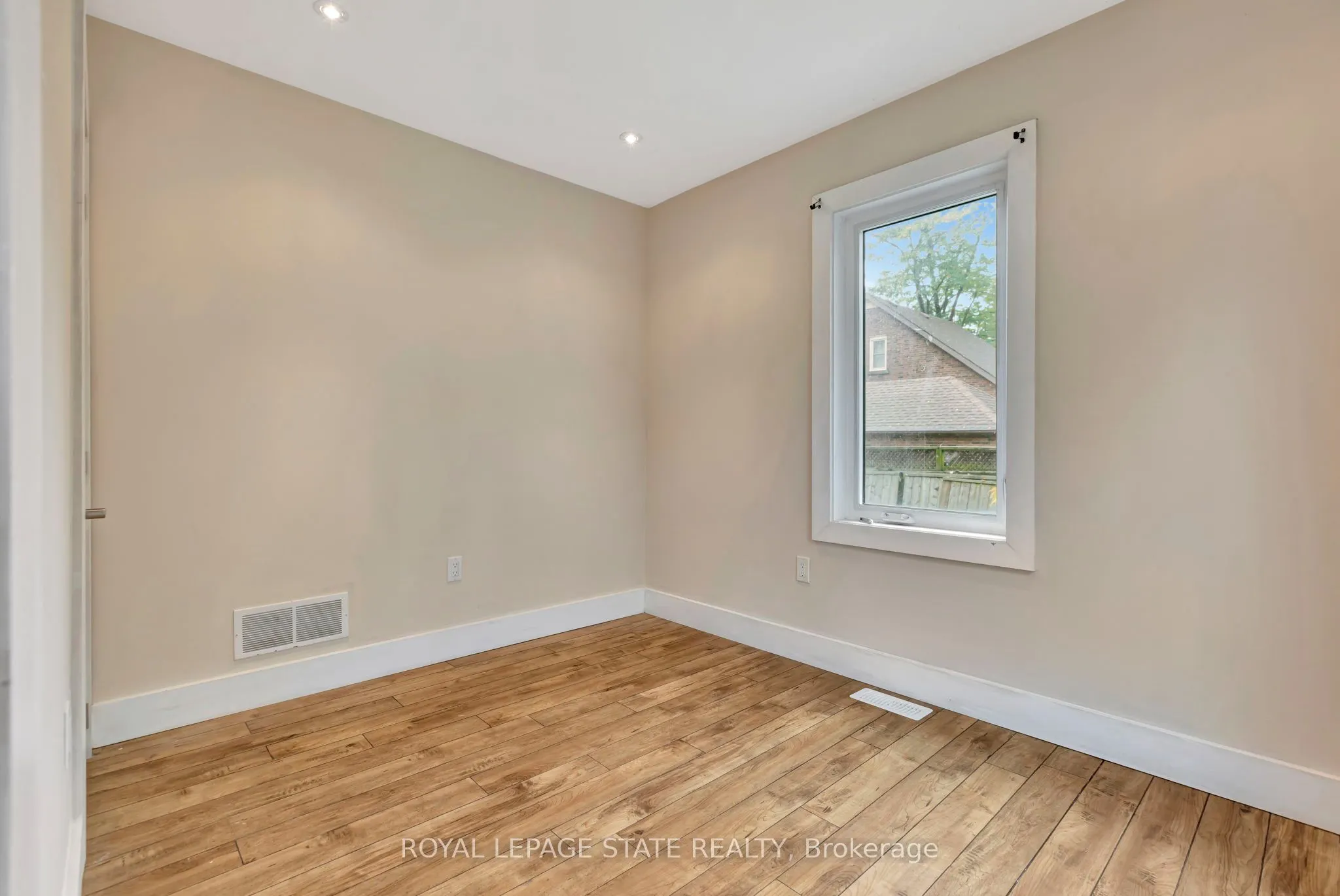 121 King Street E