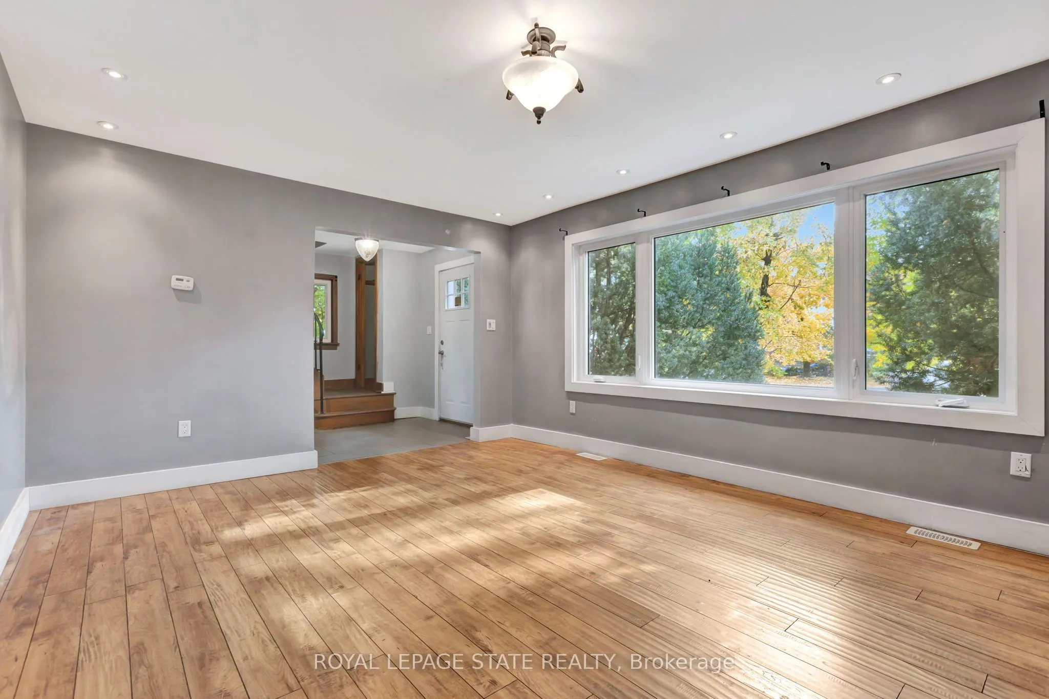 121 King Street E
