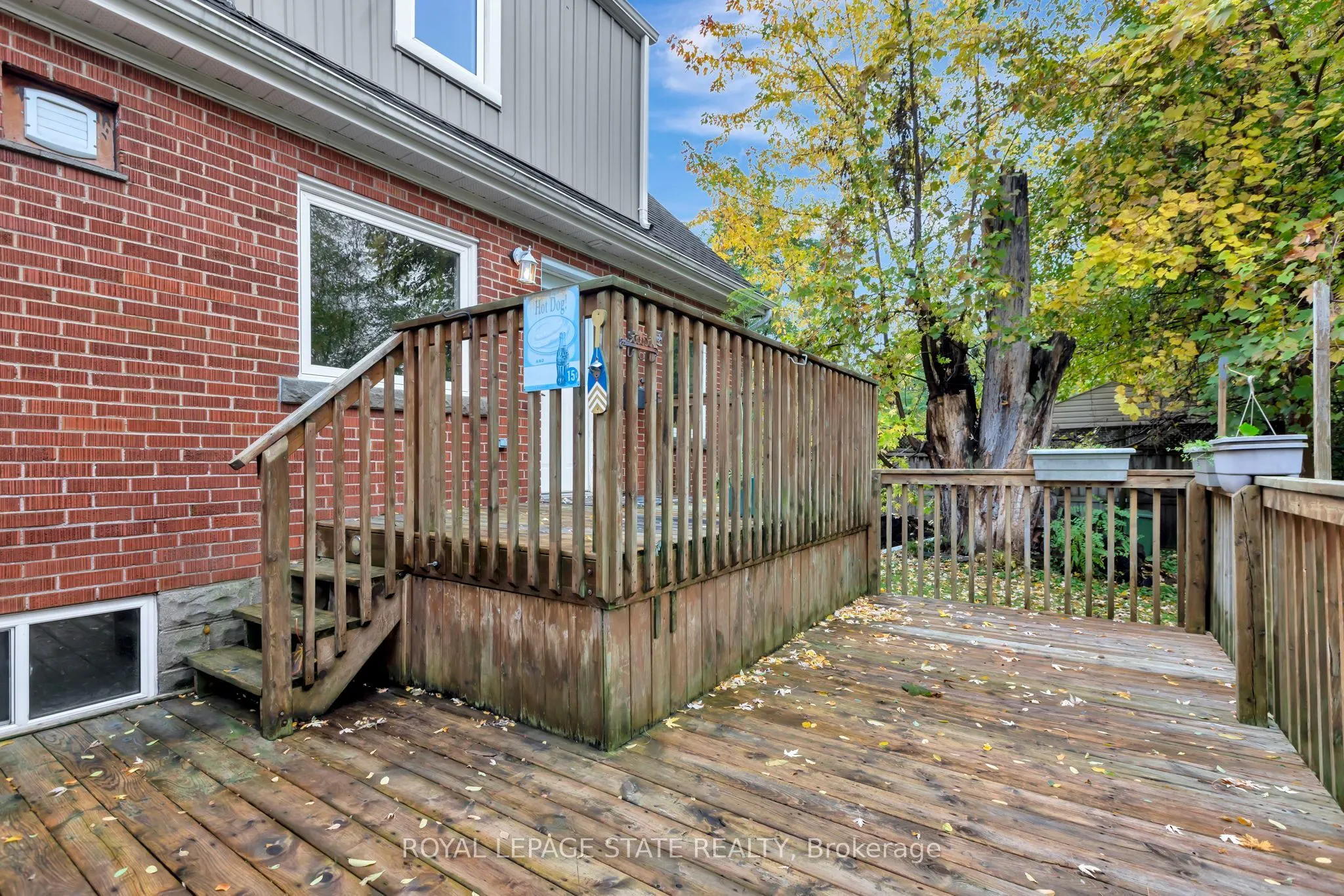 121 King Street E