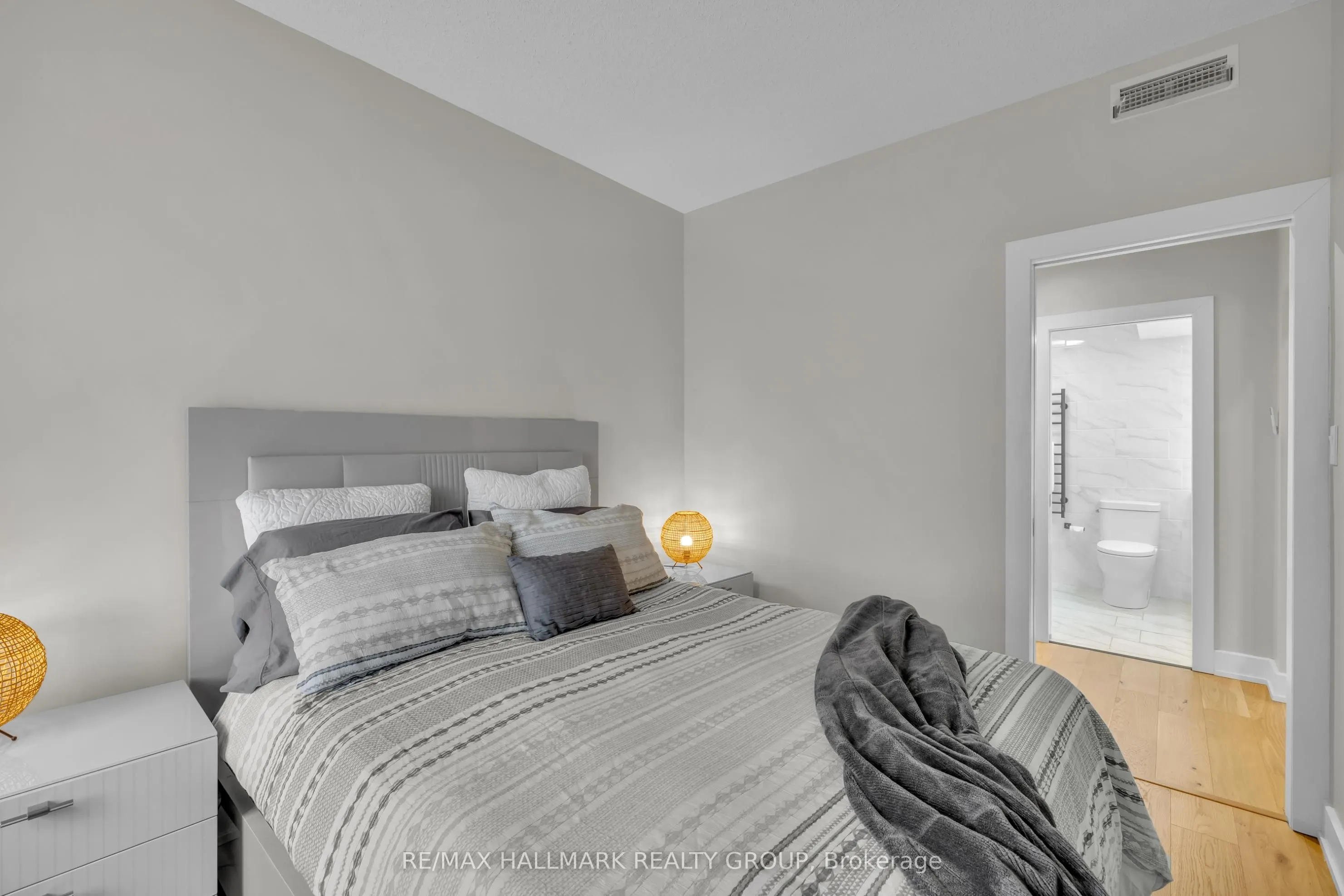 489 Sussex Drive #4