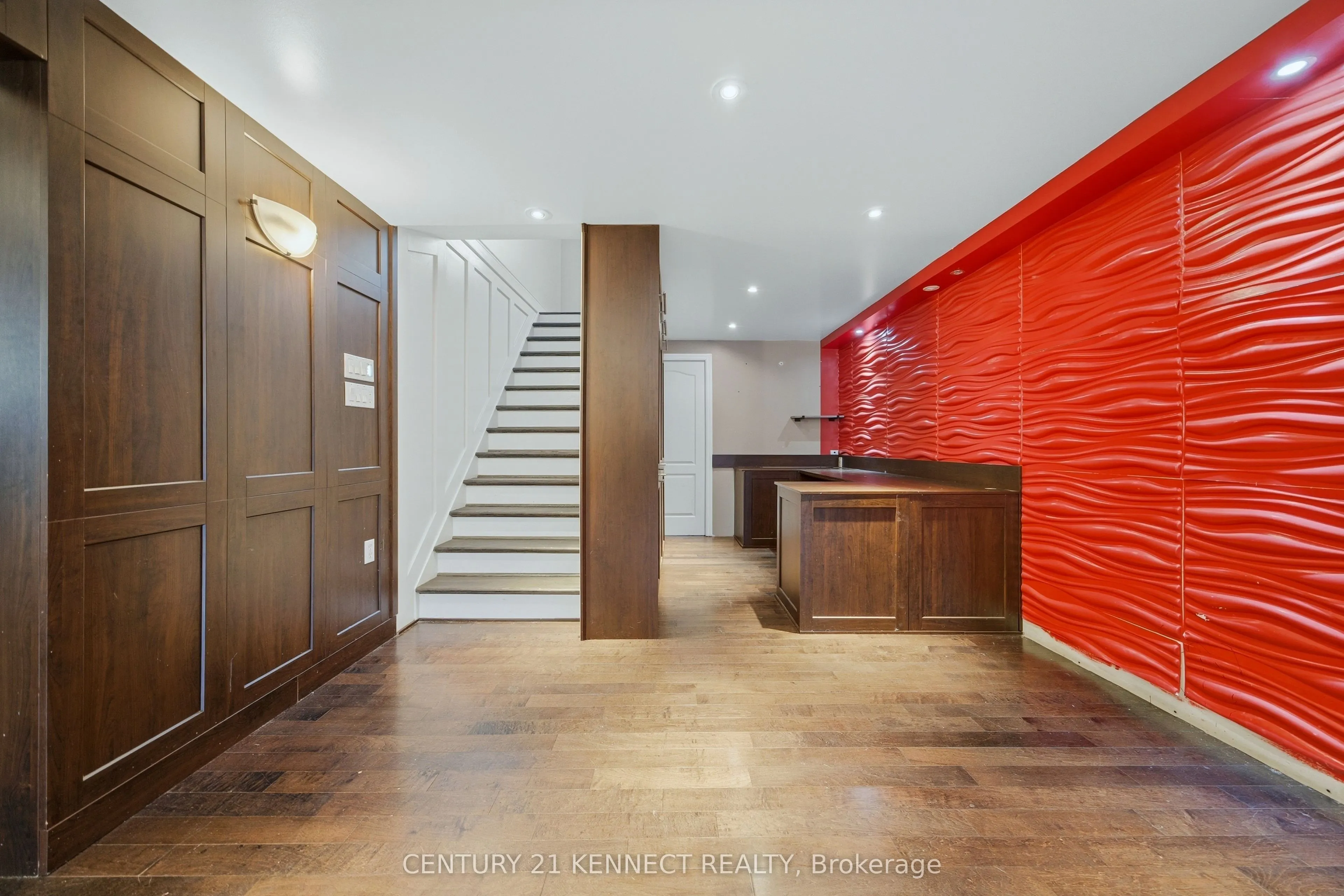 6 Laing Court