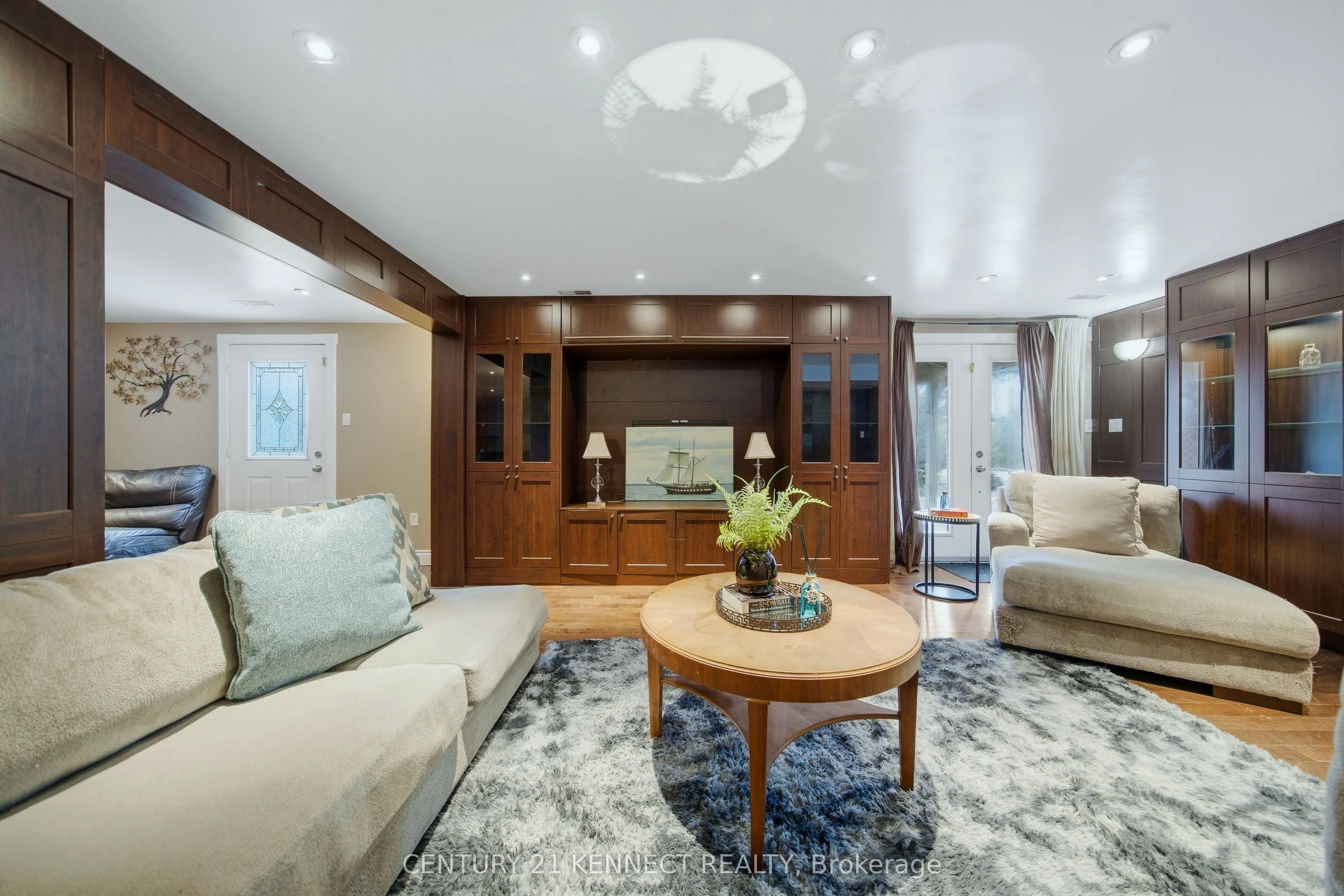 6 Laing Court