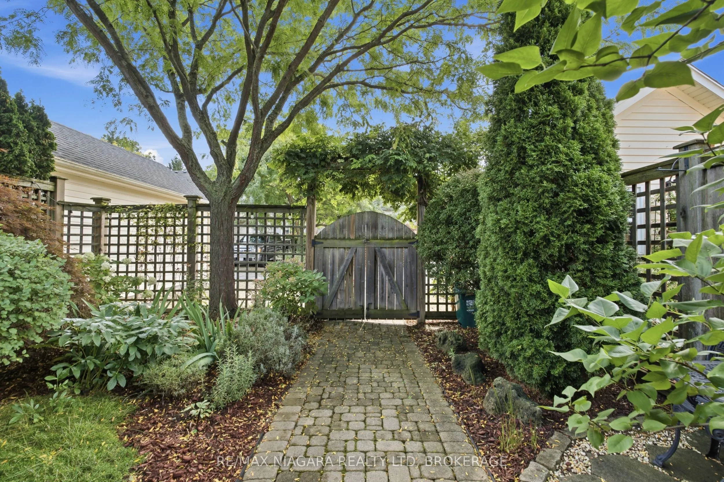 25 BALMORAL Drive