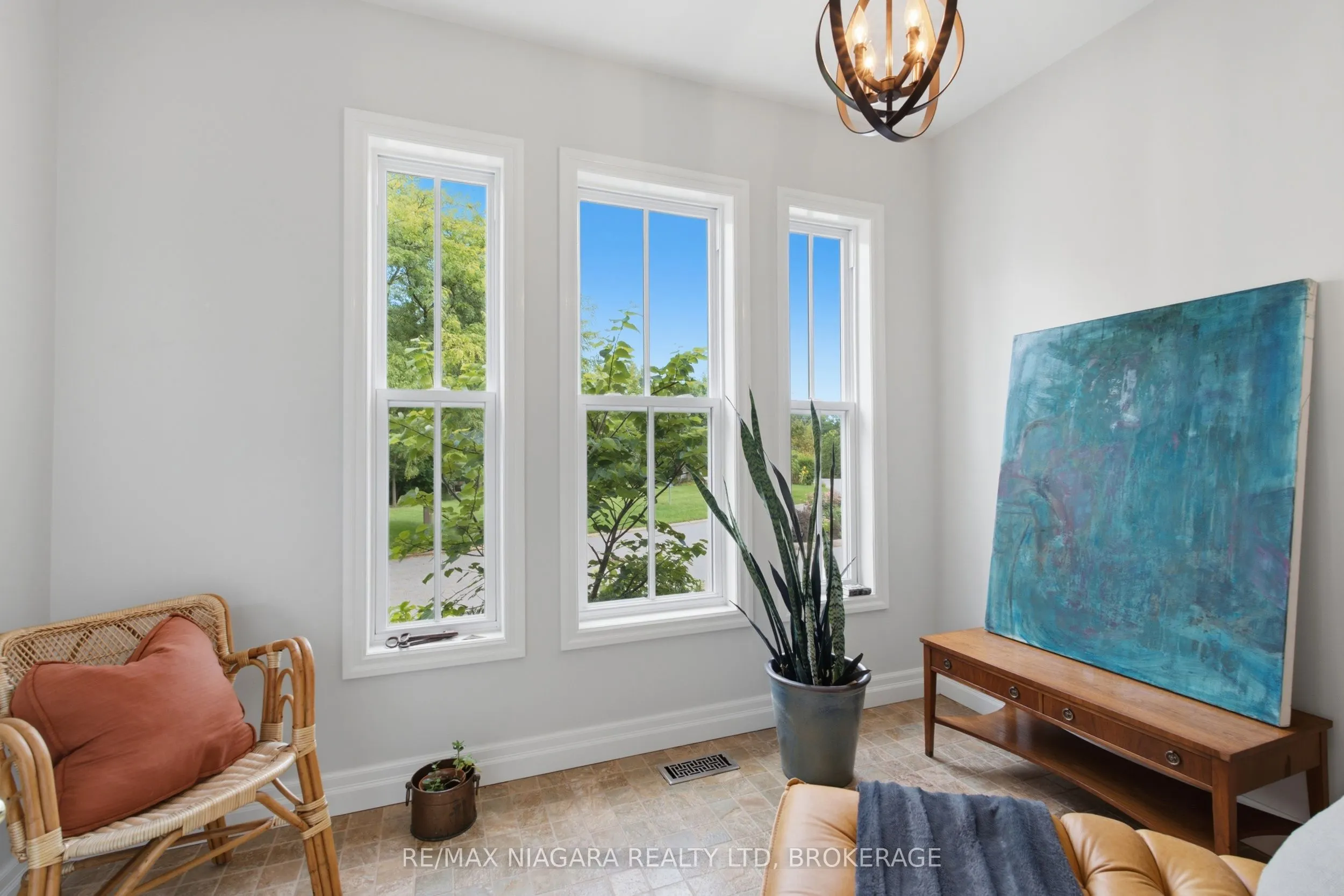 25 BALMORAL Drive