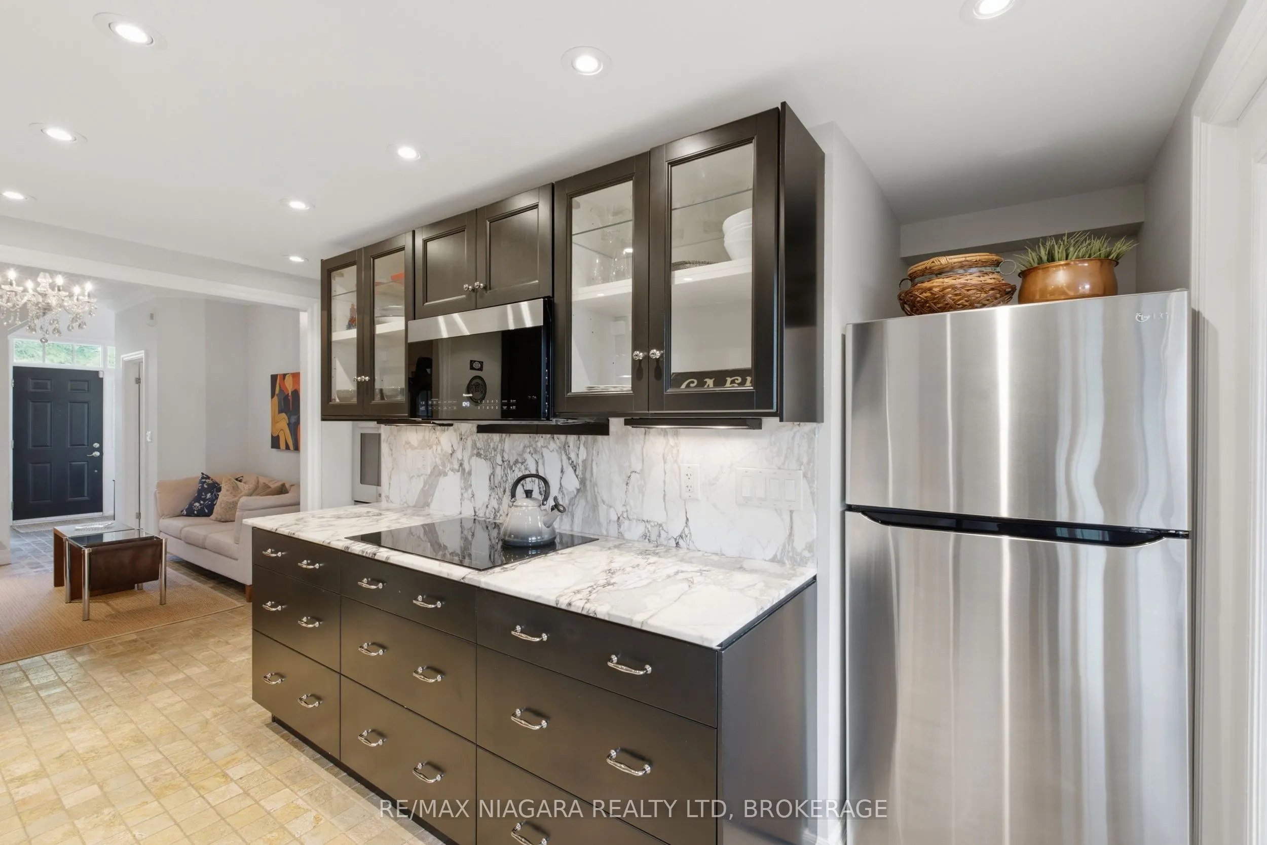 25 BALMORAL Drive