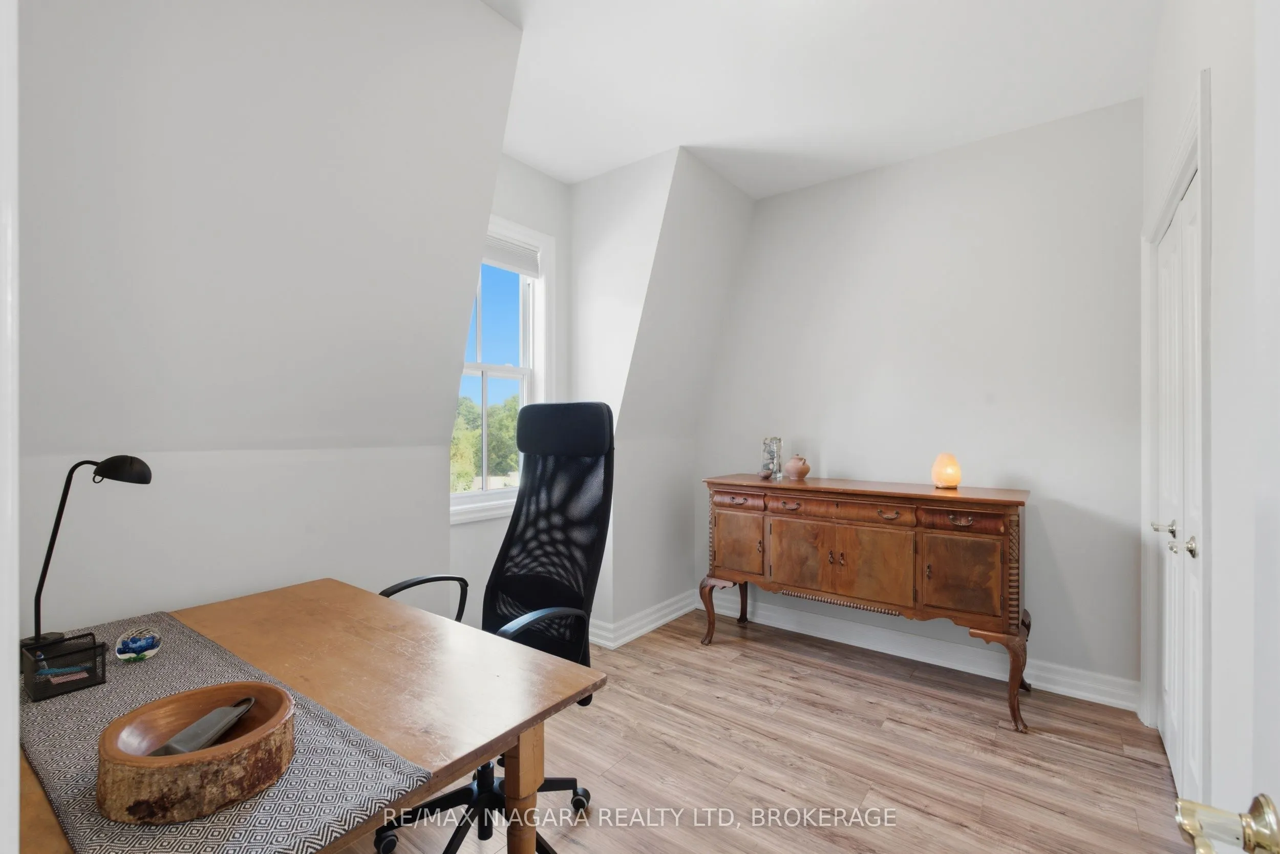 25 BALMORAL Drive