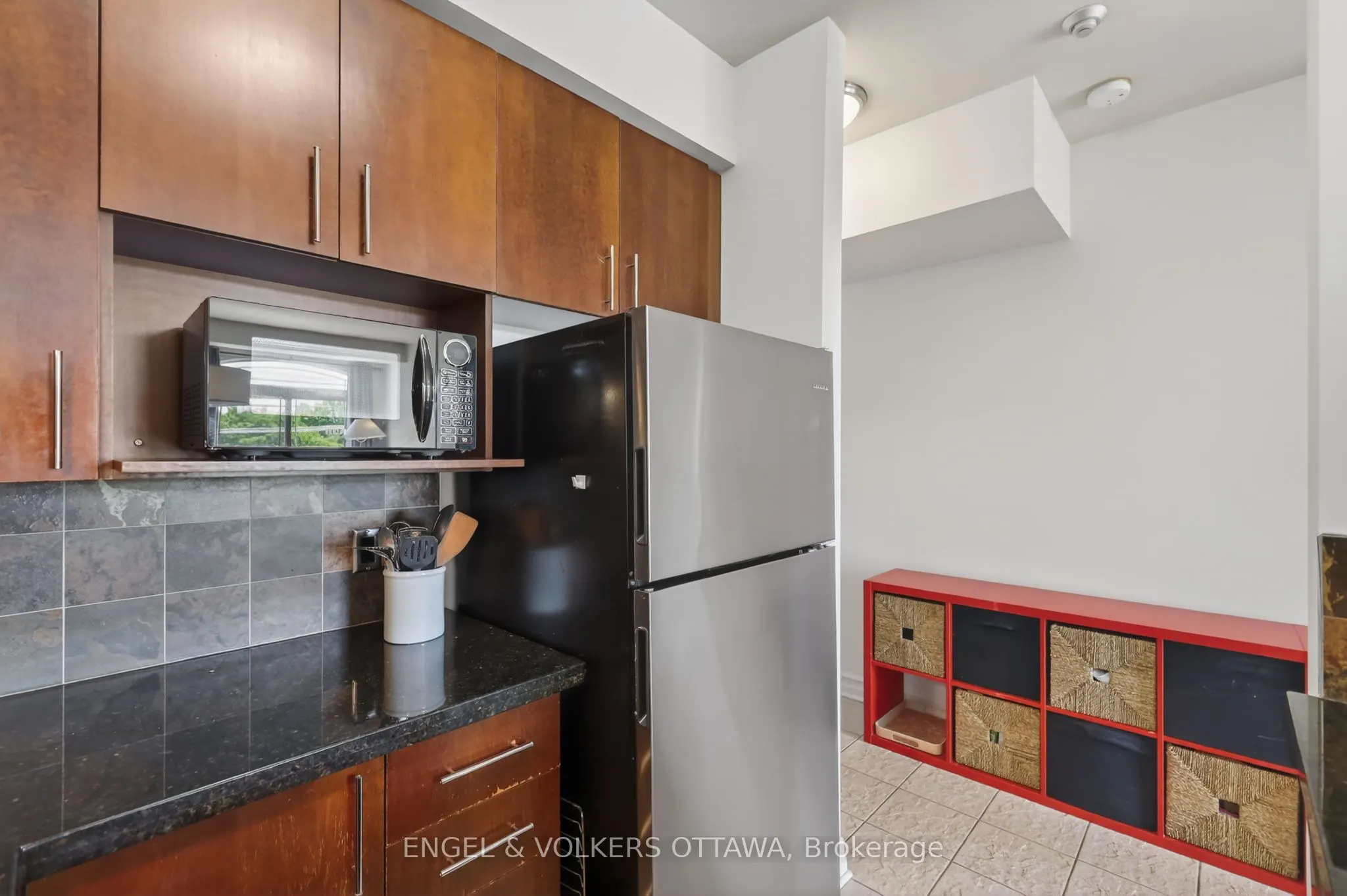 711 Churchill Avenue #401
