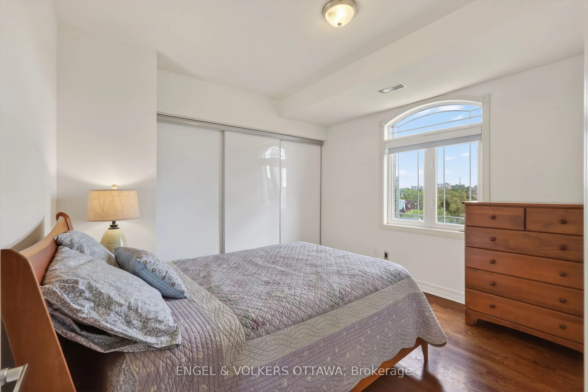 711 Churchill Avenue #401
