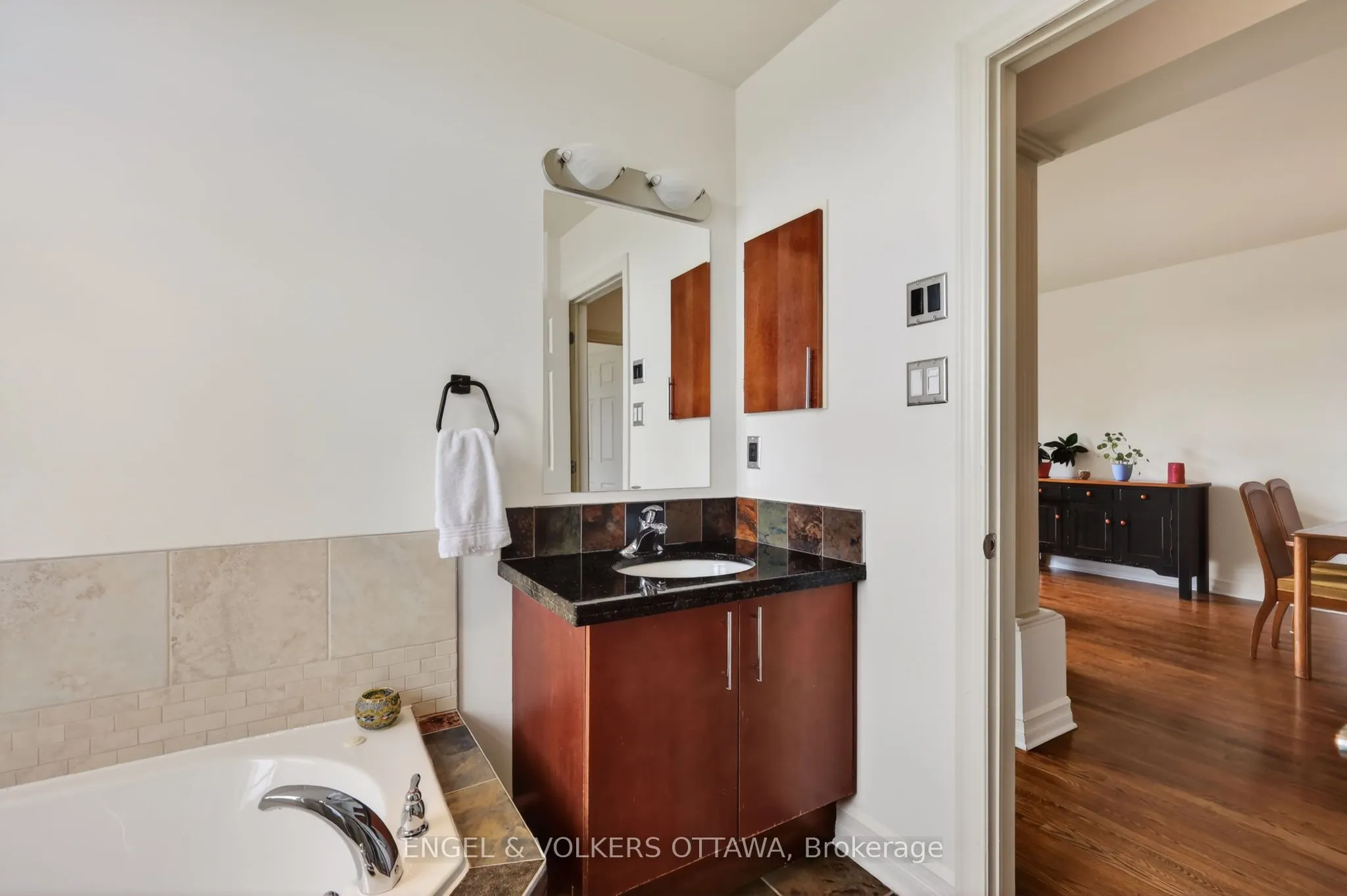 711 Churchill Avenue #401
