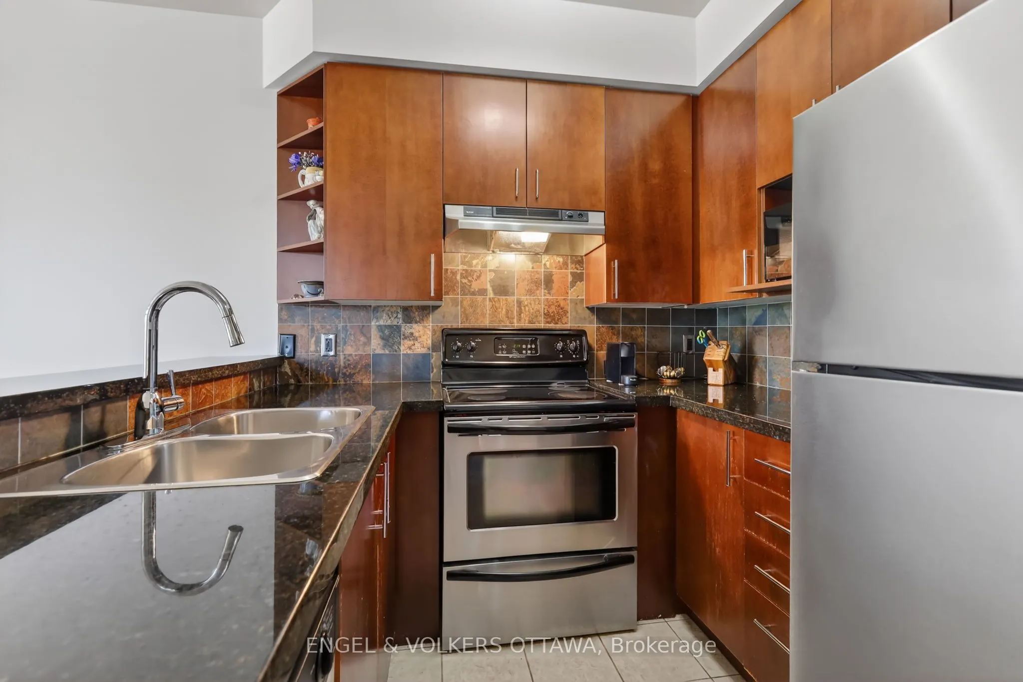 711 Churchill Avenue #401
