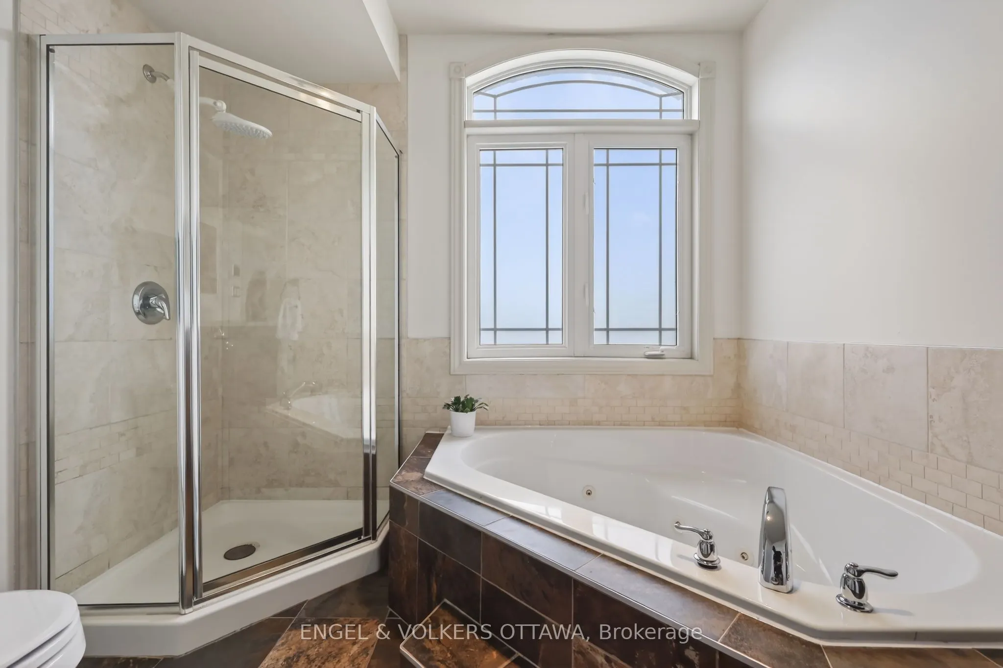 711 Churchill Avenue #401