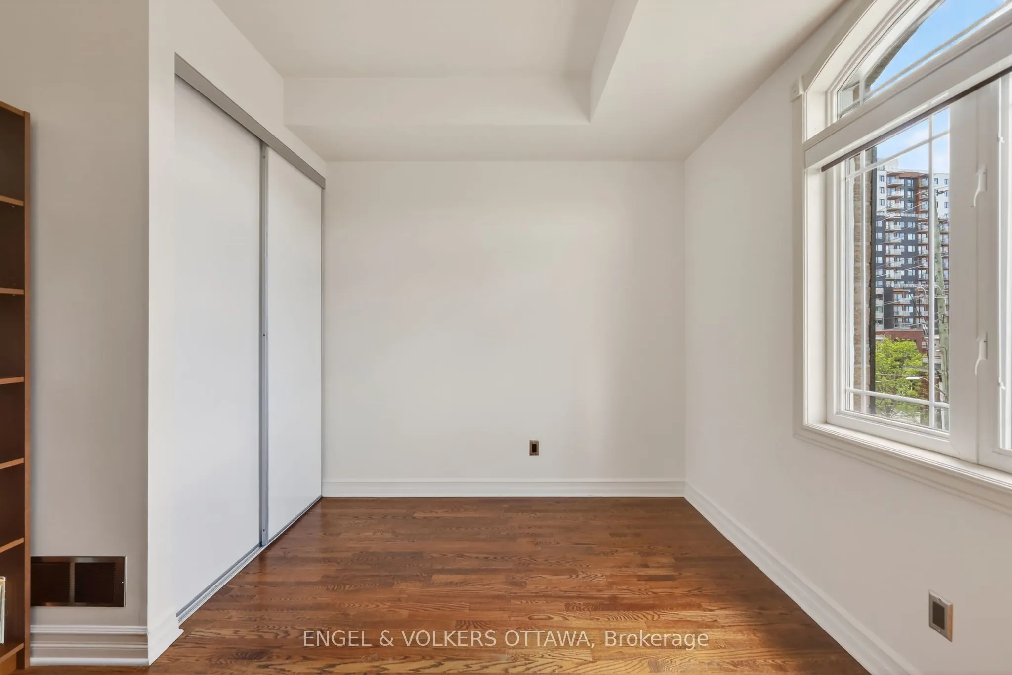 711 Churchill Avenue #401