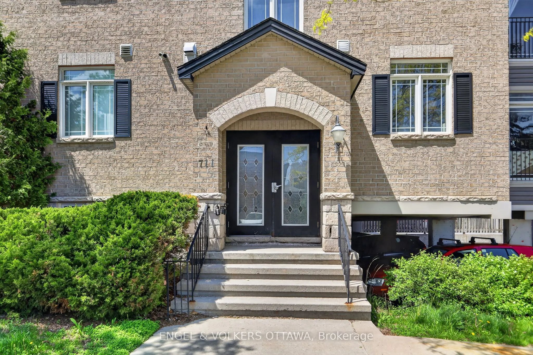 711 Churchill Avenue #401