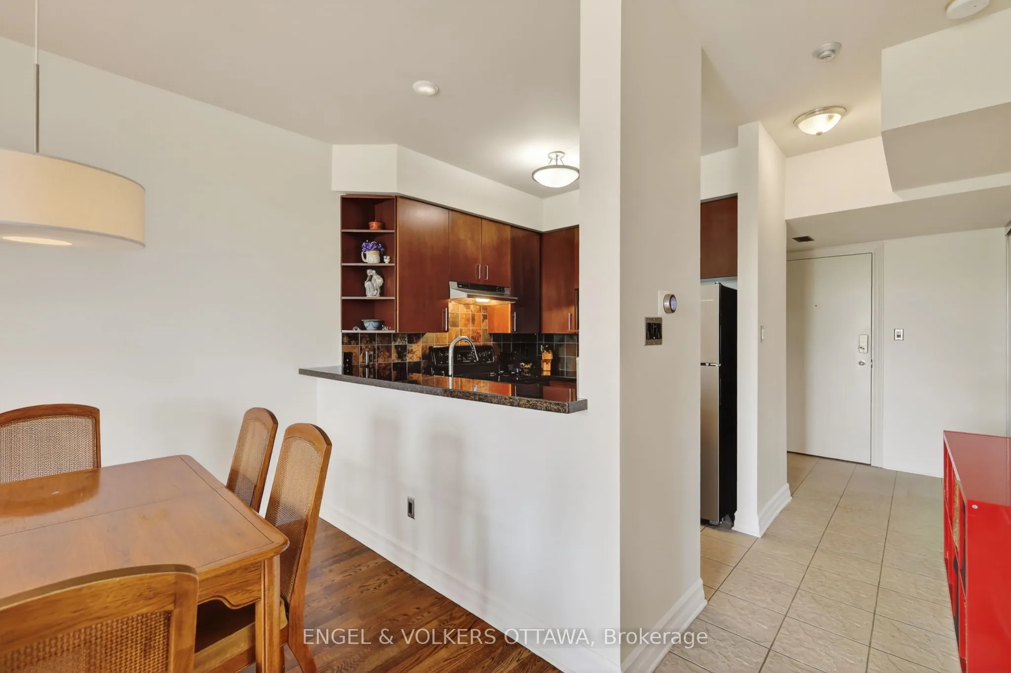 711 Churchill Avenue #401