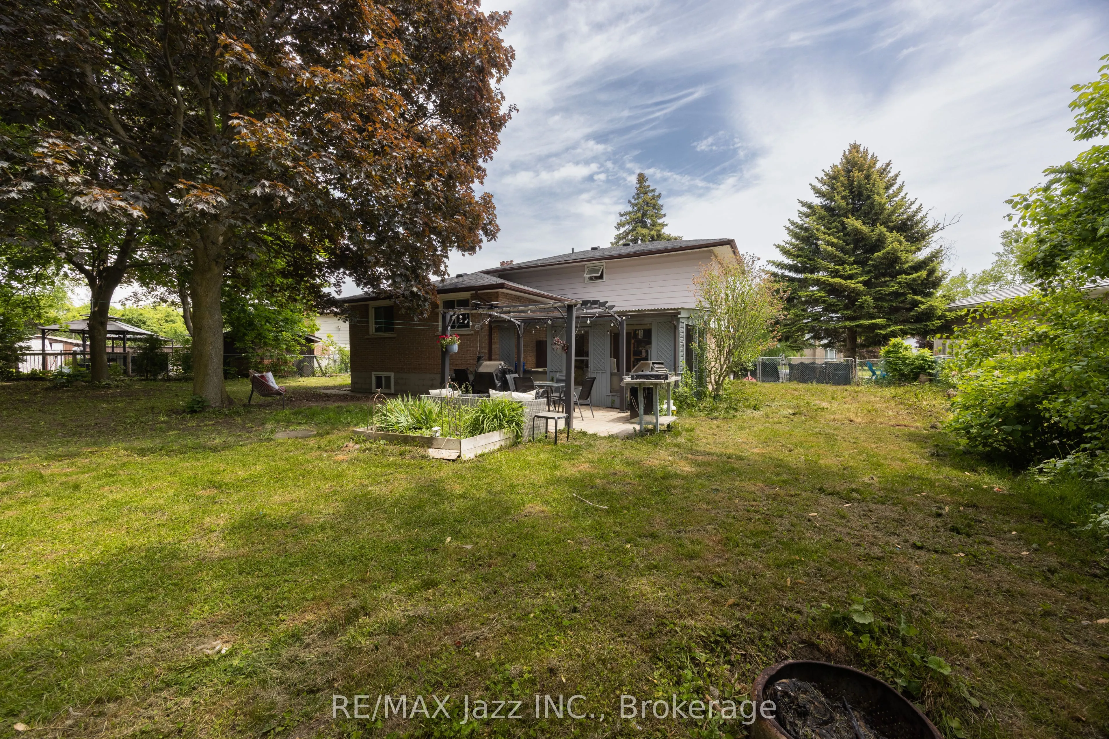 62 Crossley Drive