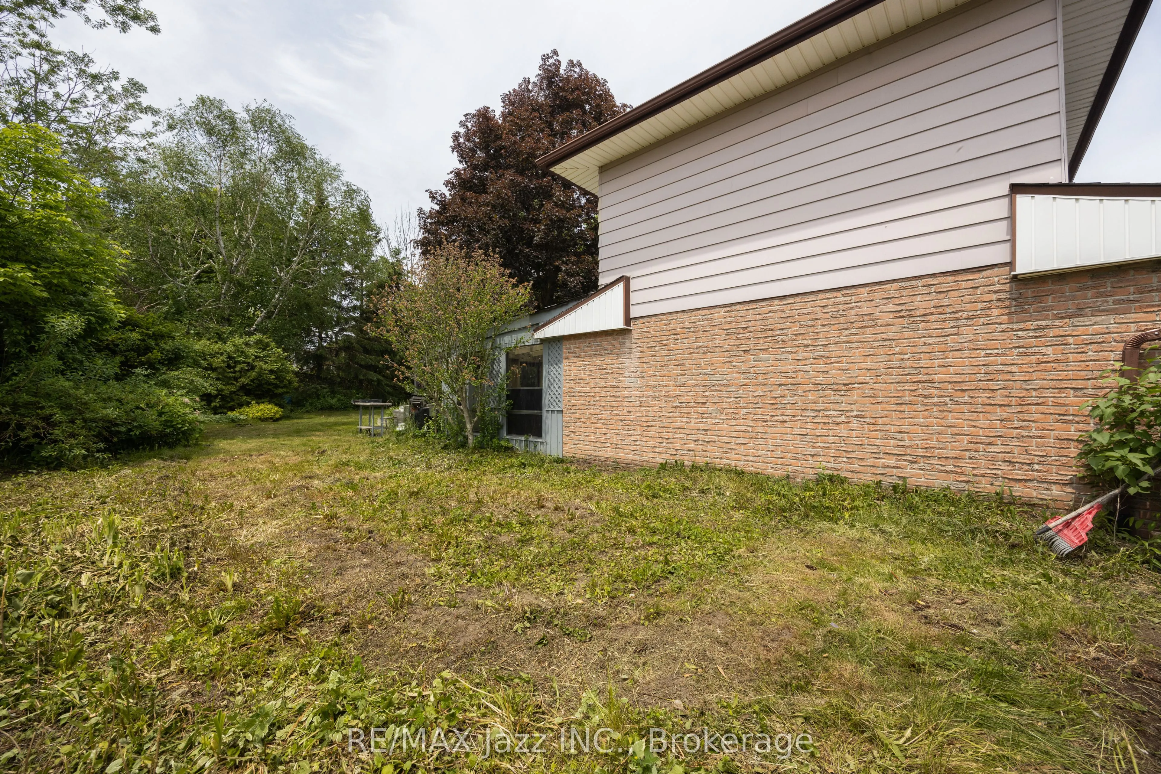 62 Crossley Drive