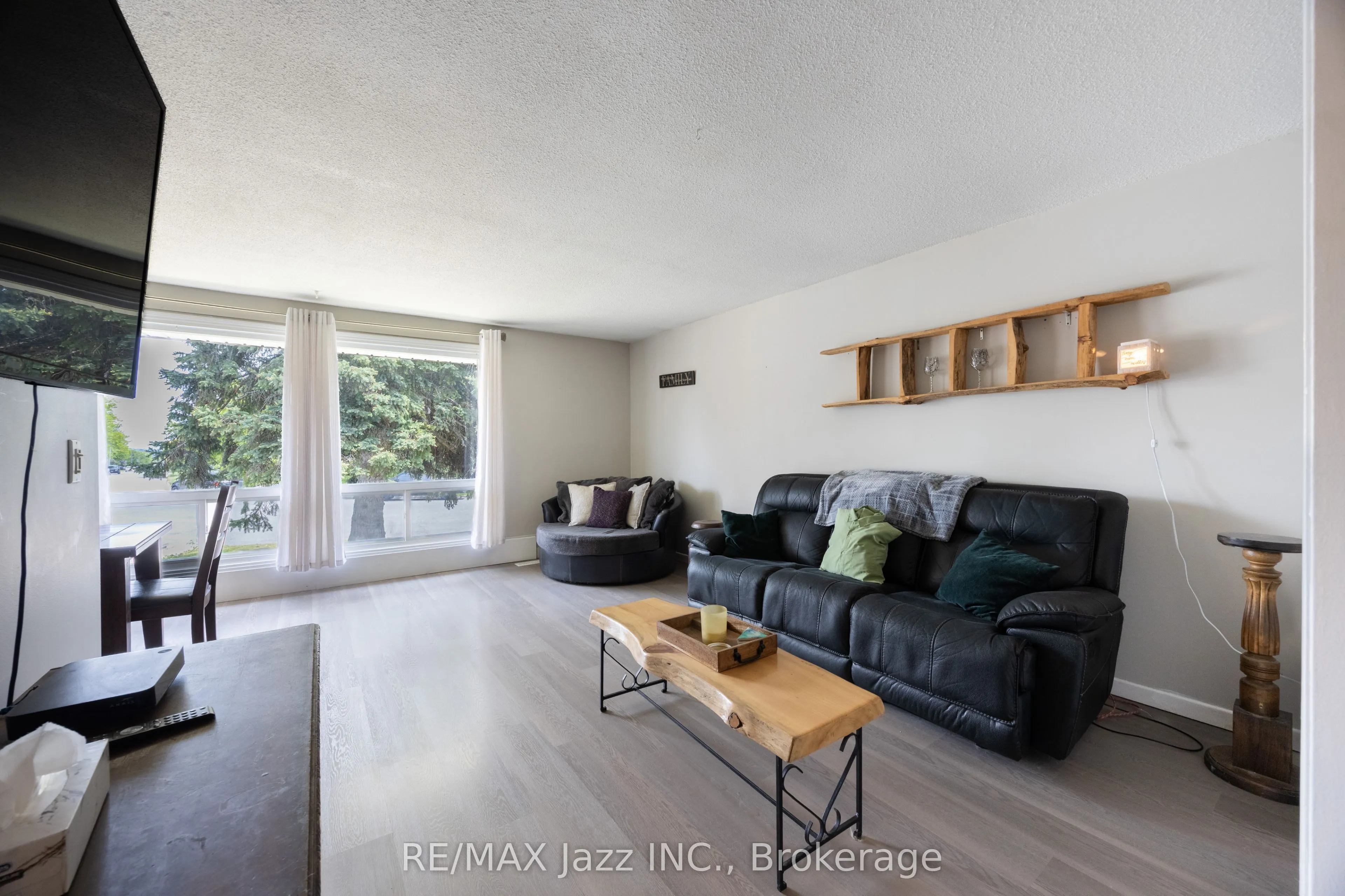 62 Crossley Drive