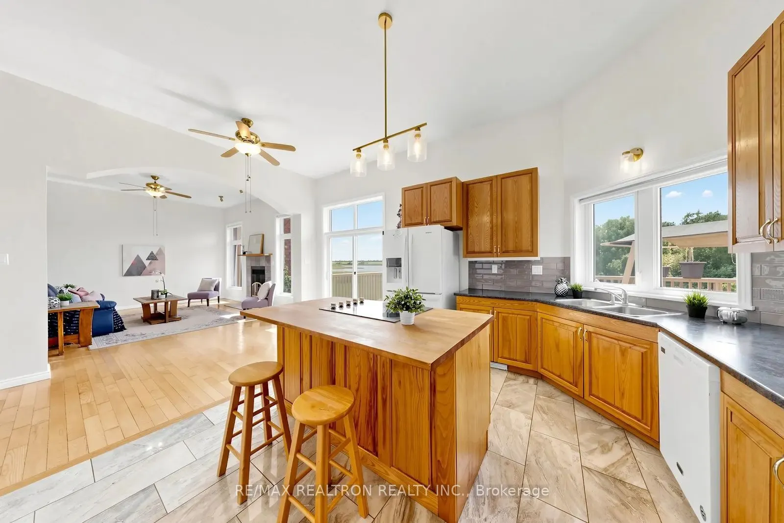 19305 Loyalist Parkway