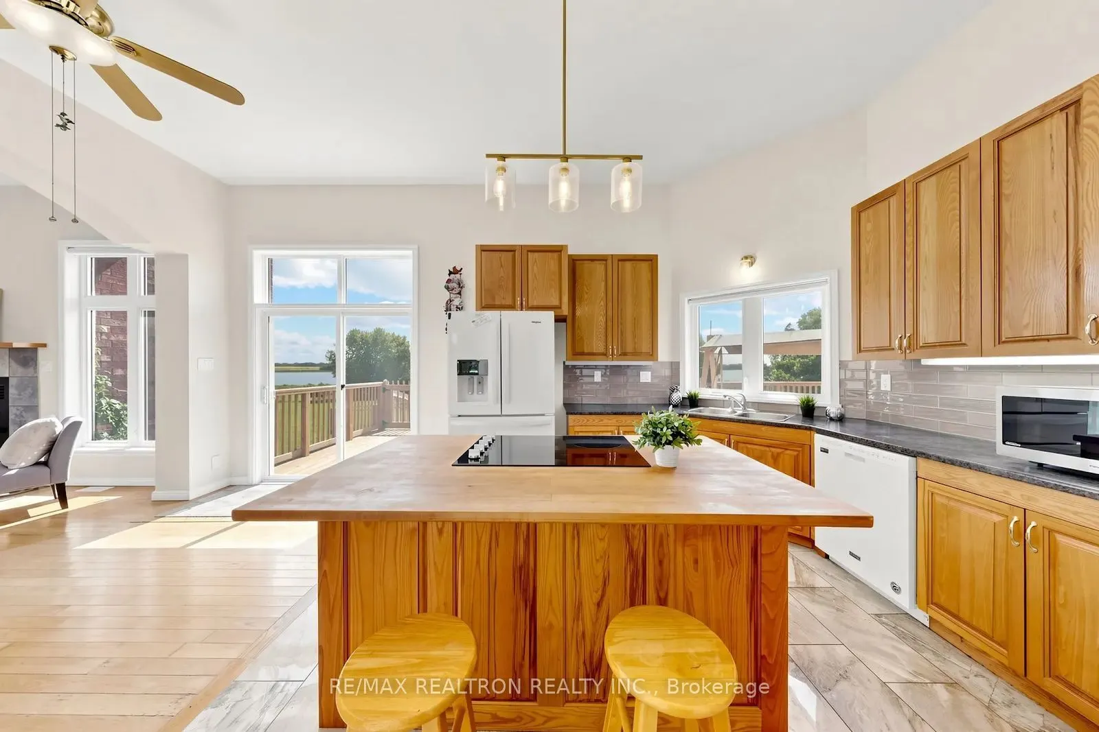 19305 Loyalist Parkway