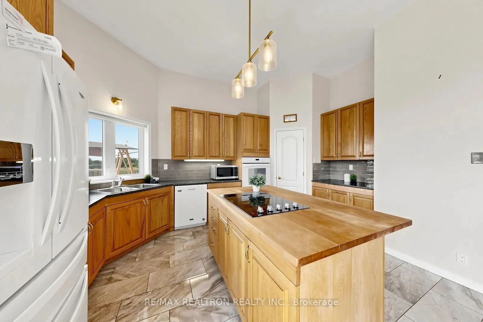19305 Loyalist Parkway