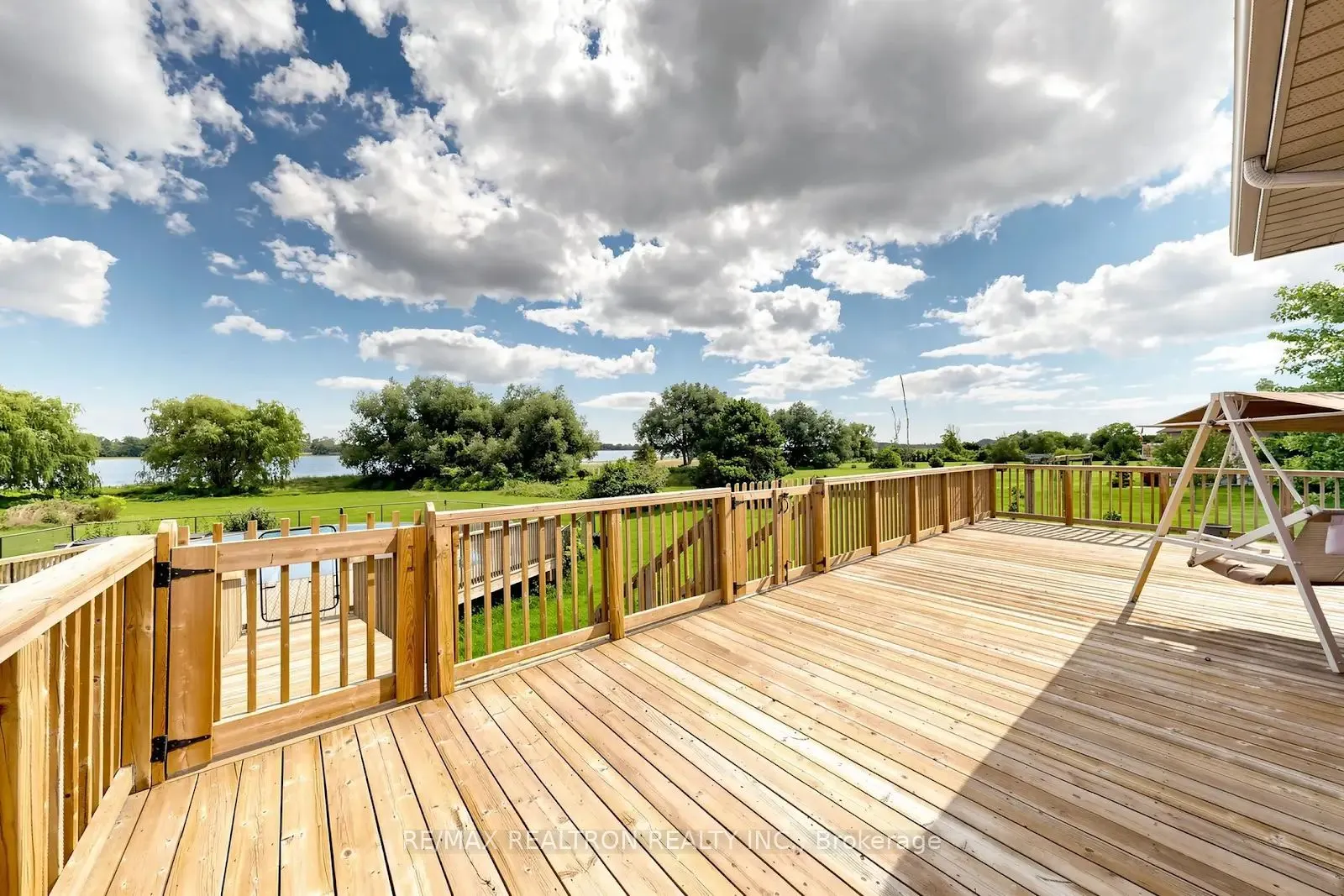 19305 Loyalist Parkway