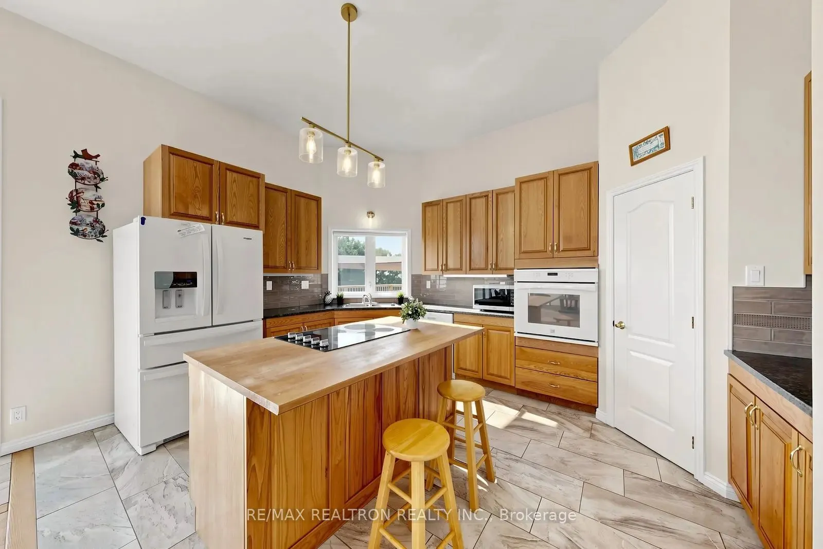 19305 Loyalist Parkway