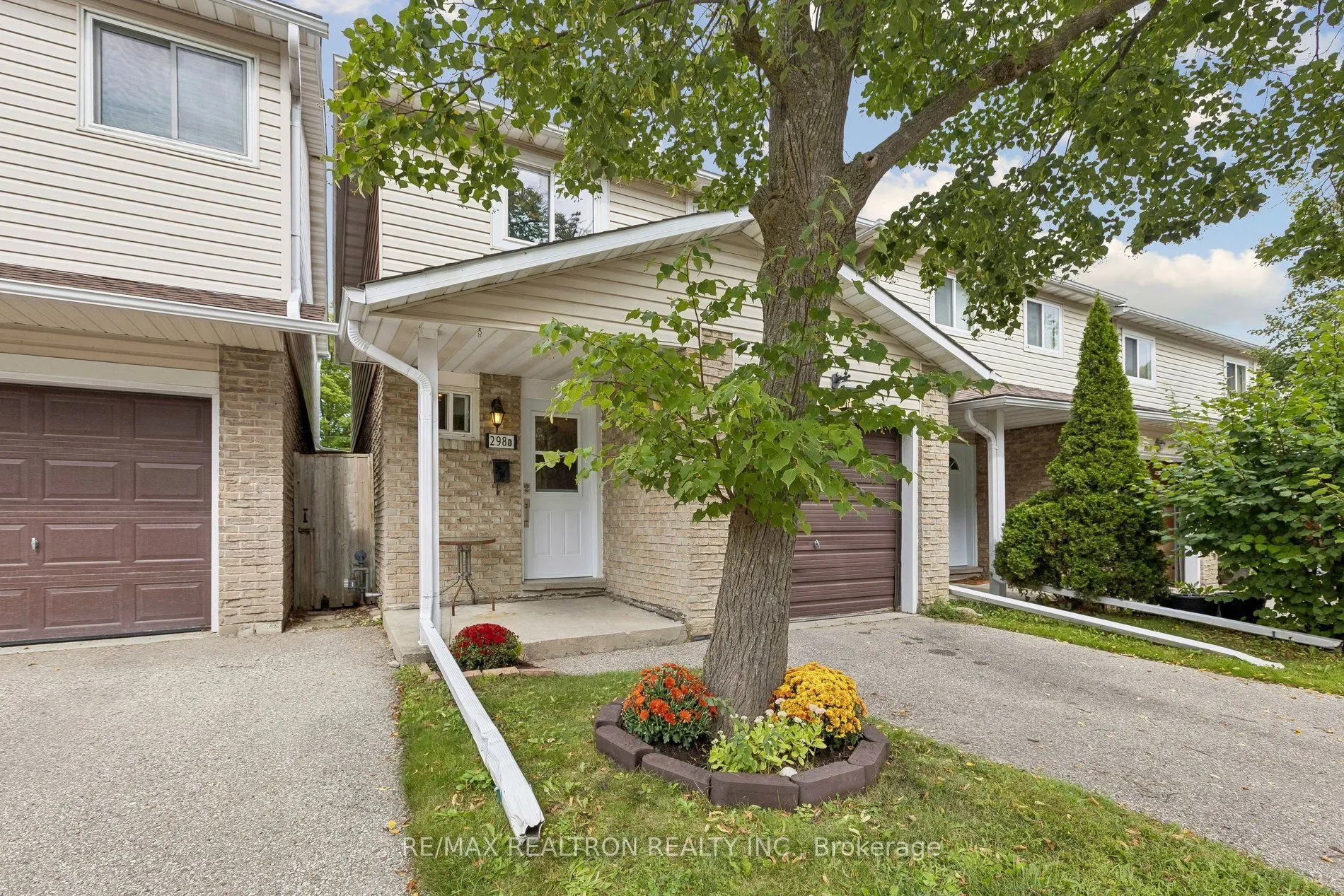 298D Bluevale Street N #15