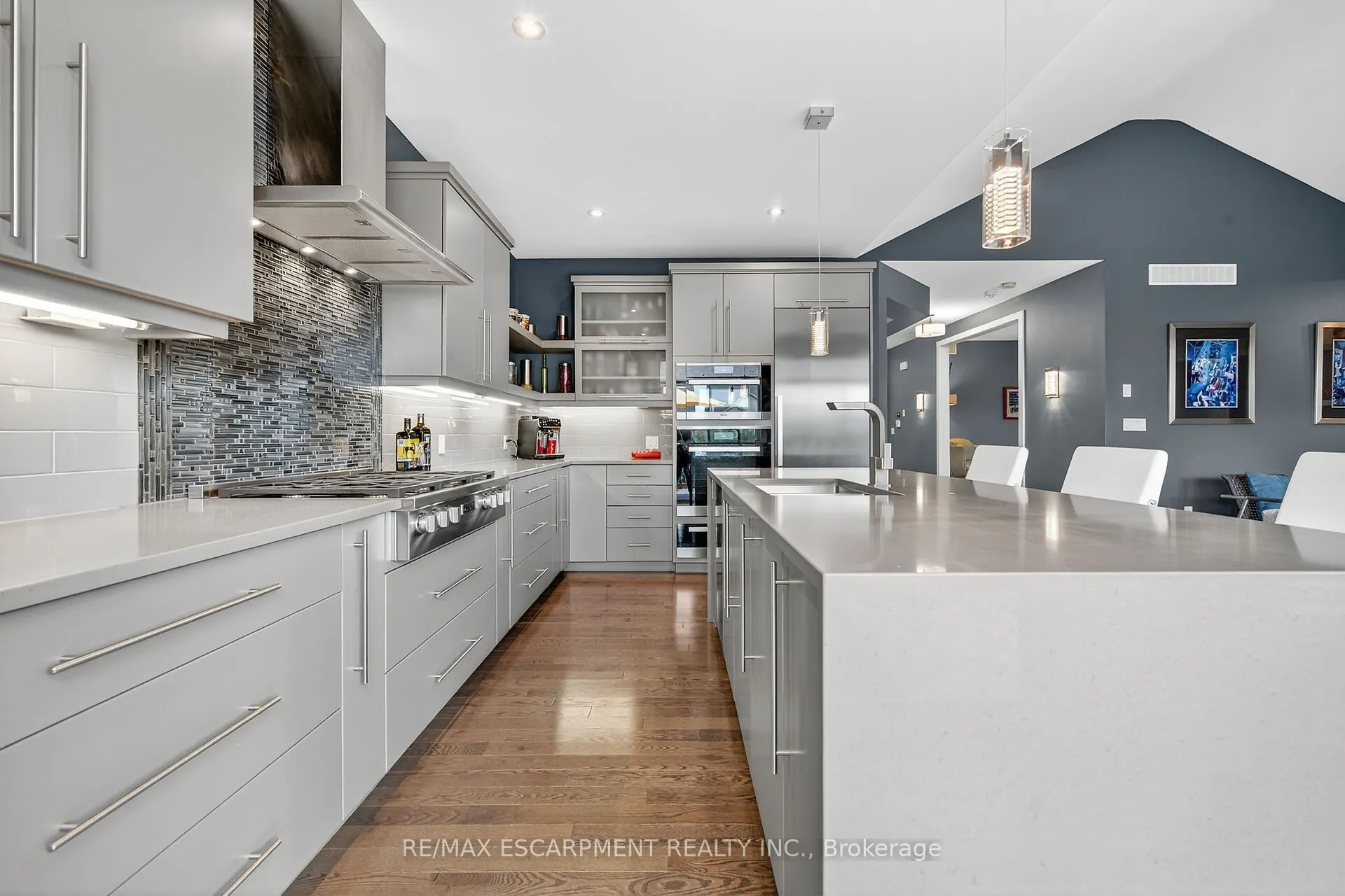 24 CHESTNUT Drive