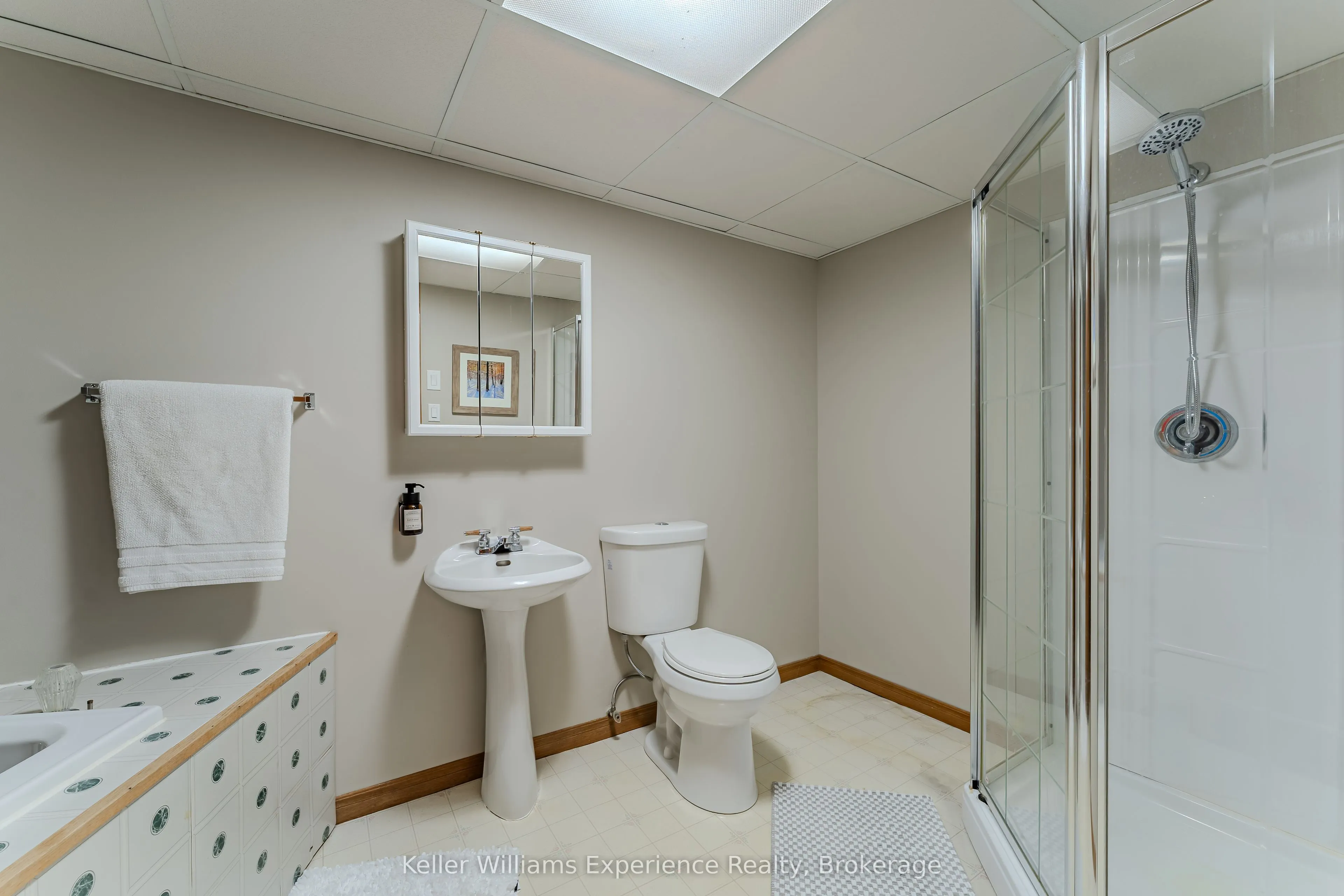 300 4th Avenue W