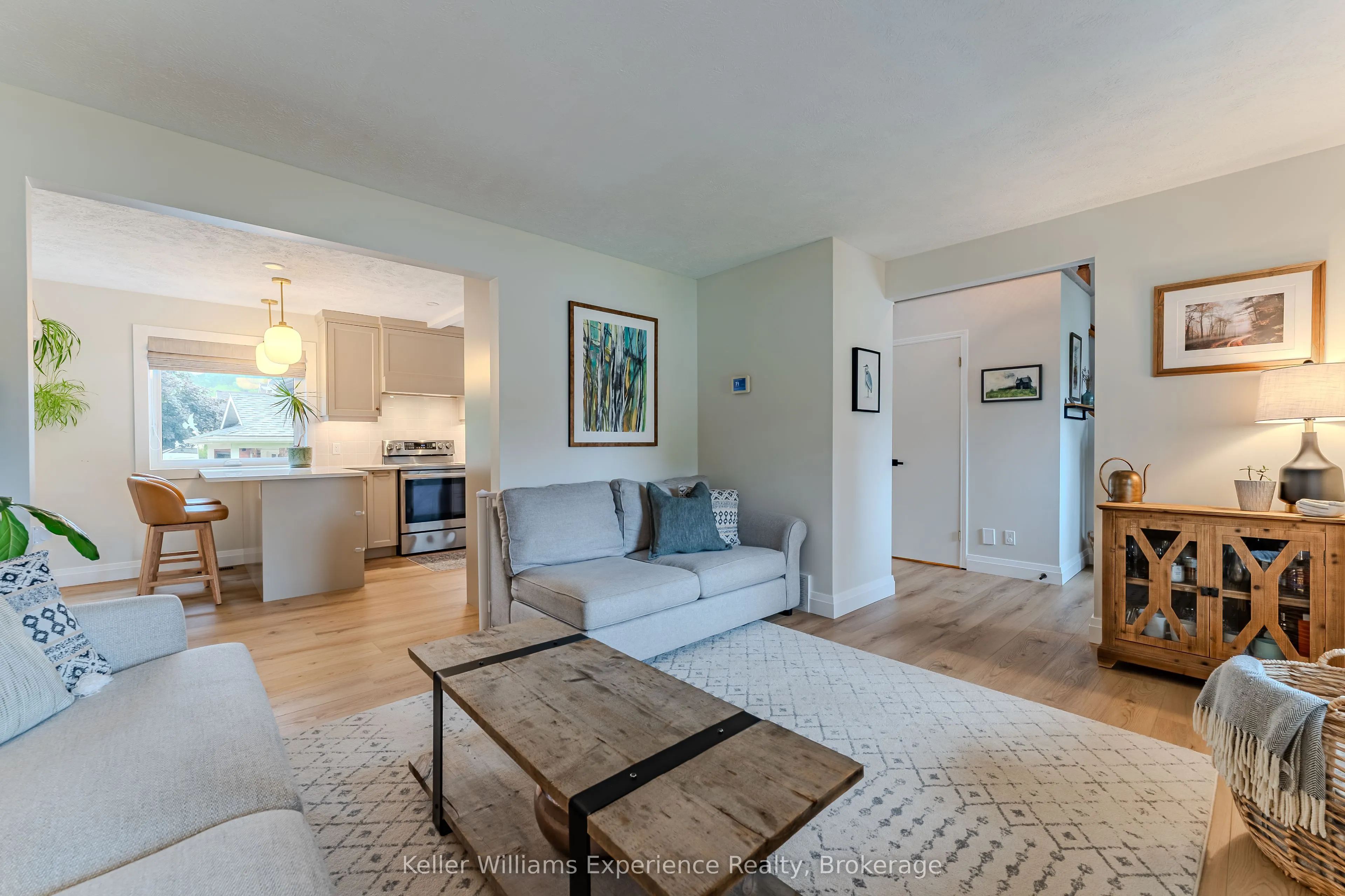 300 4th Avenue W