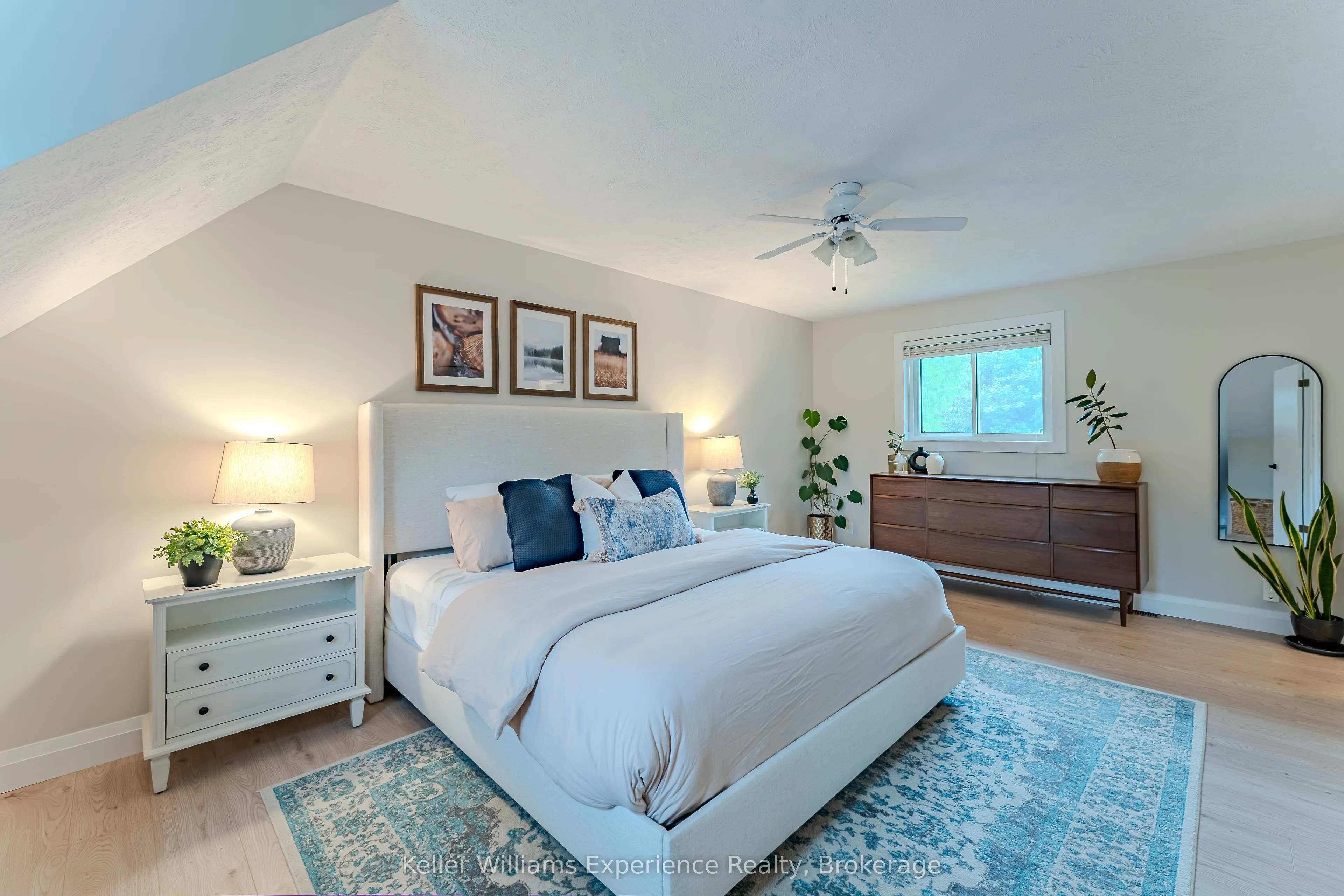 300 4th Avenue W
