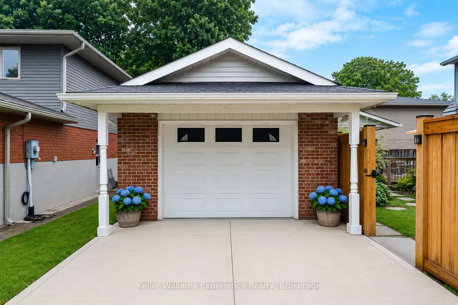 300 4th Avenue W