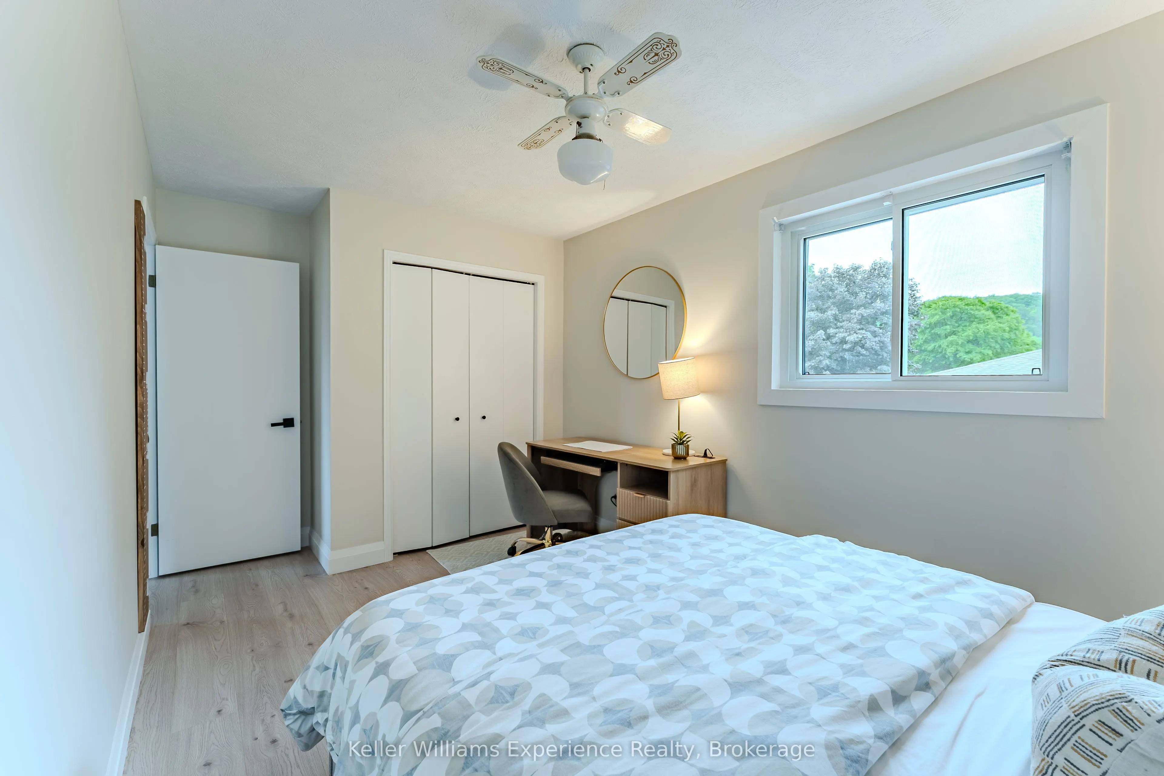 300 4th Avenue W