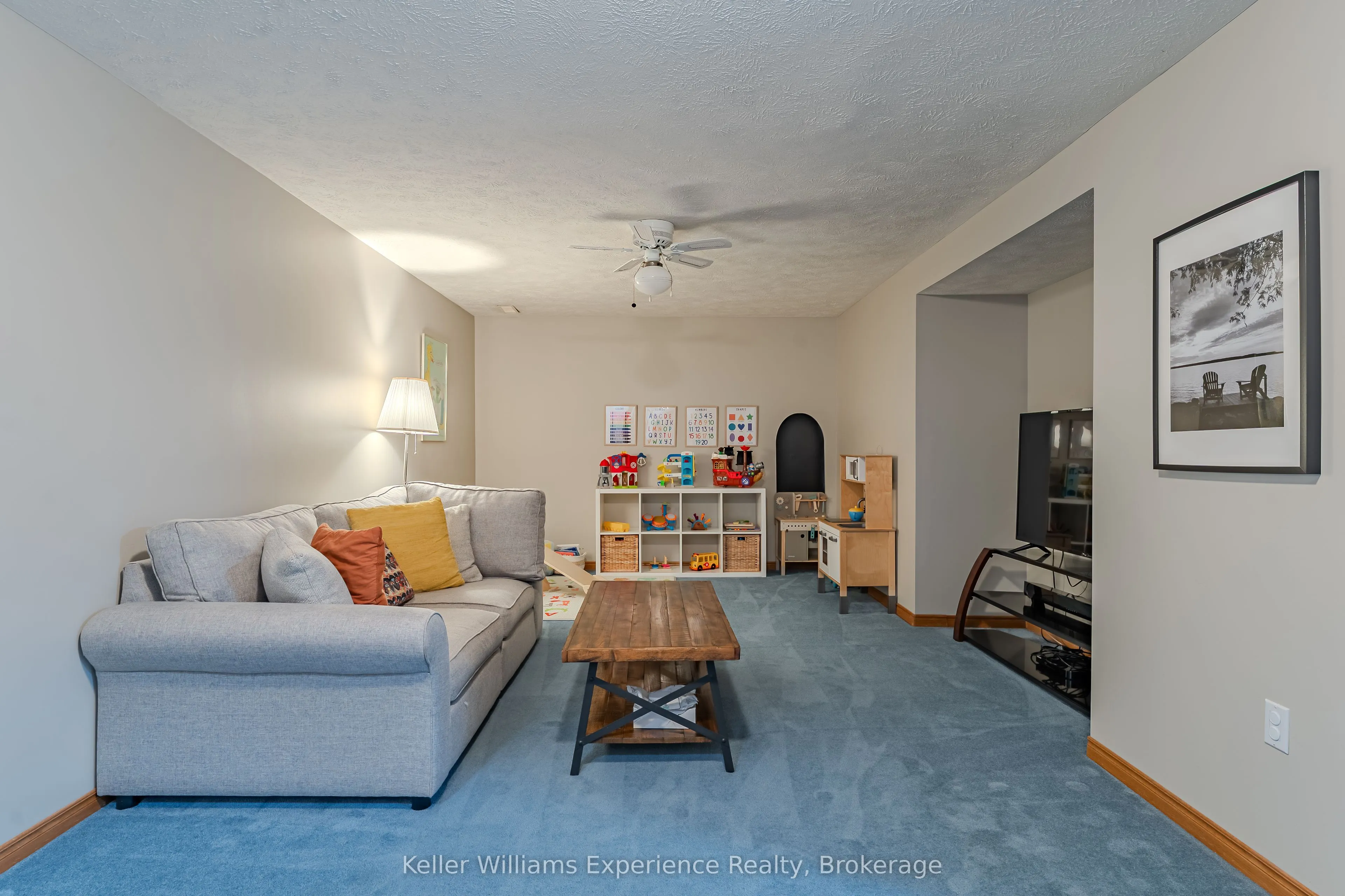 300 4th Avenue W