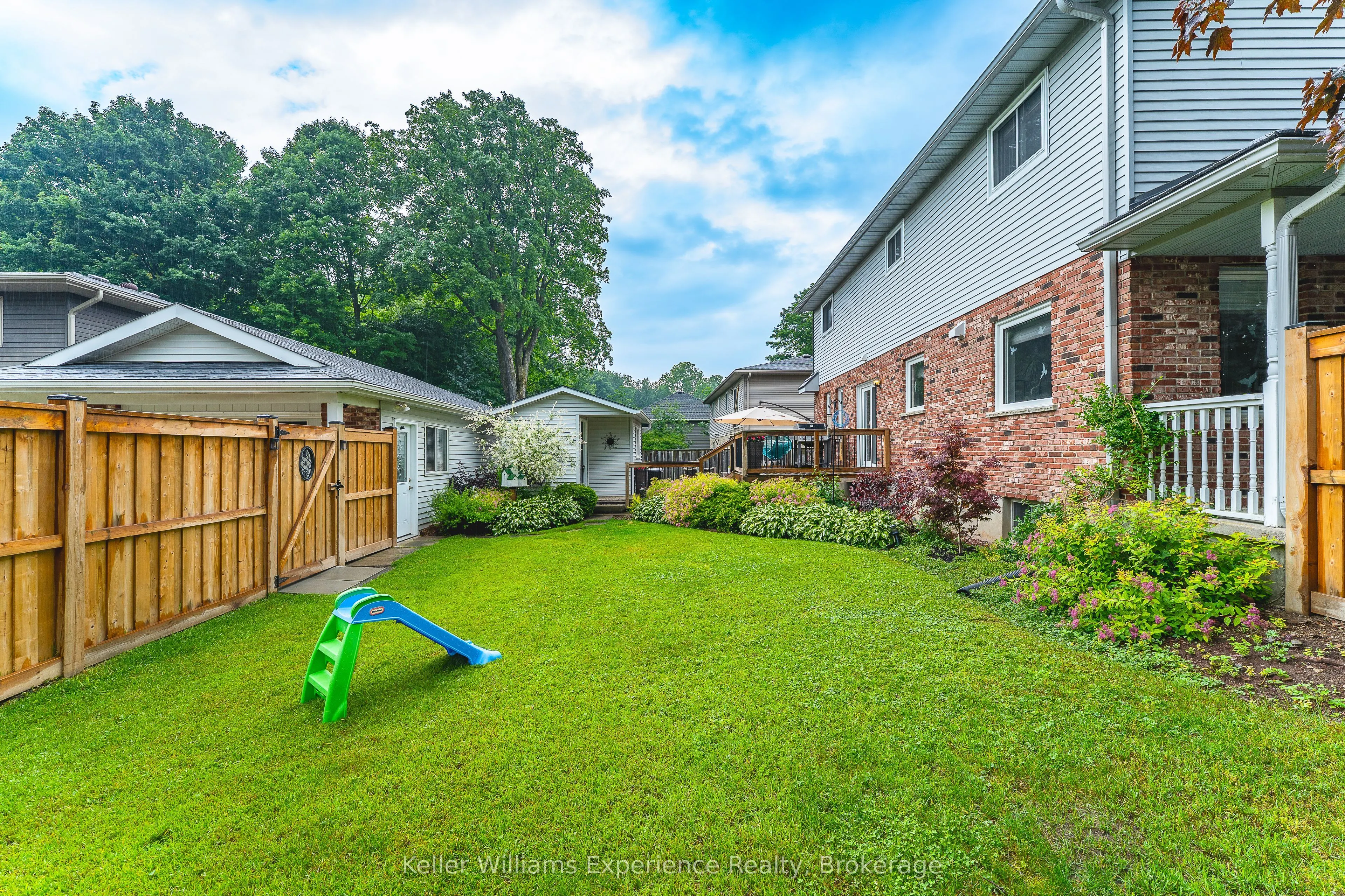 300 4th Avenue W