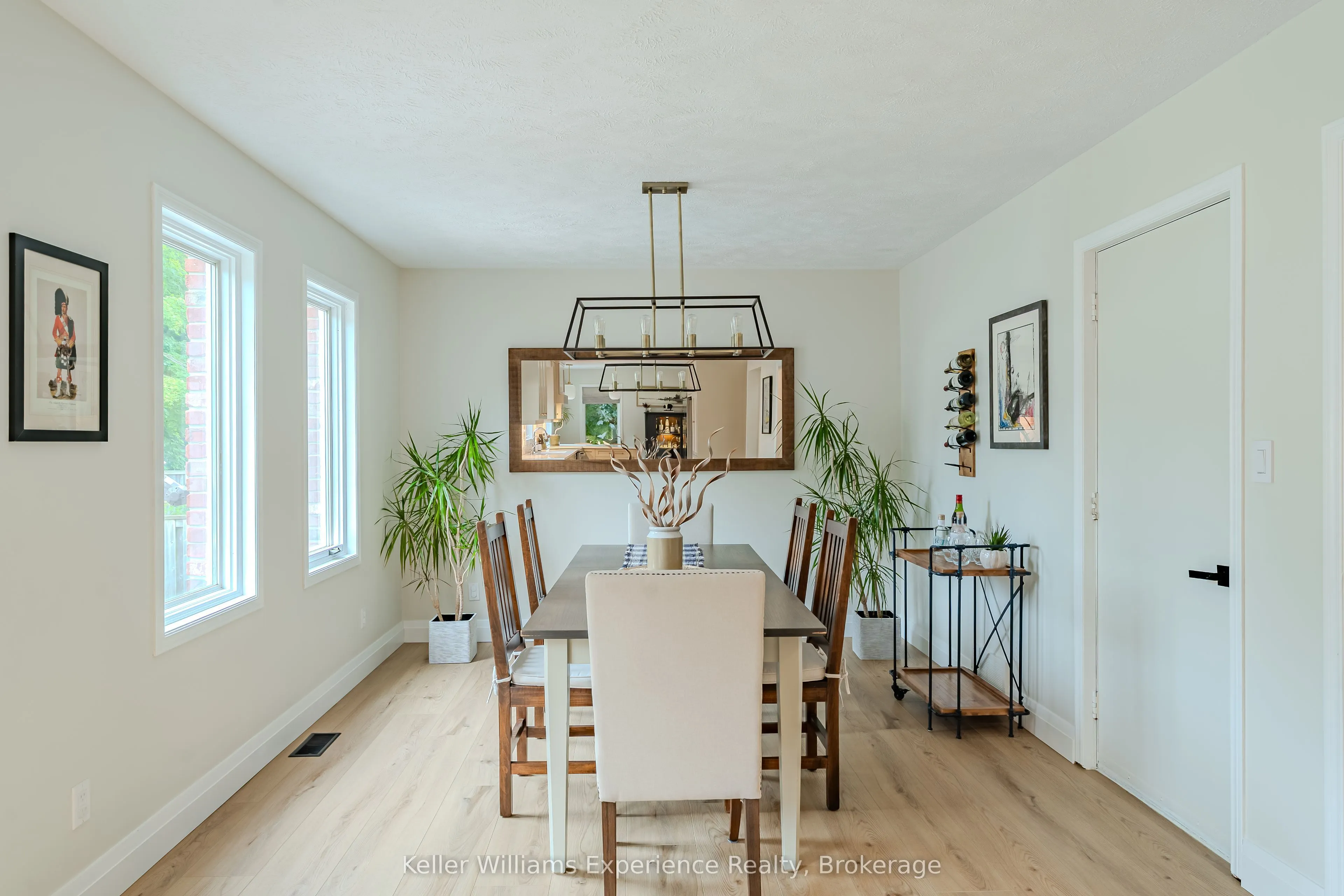 300 4th Avenue W