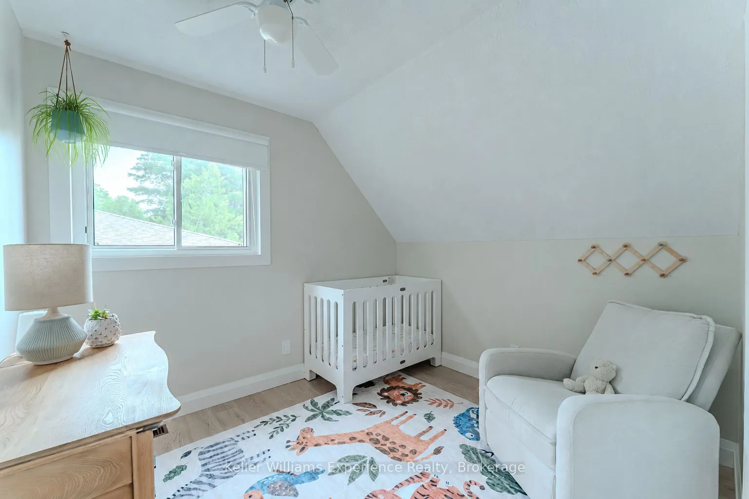 300 4th Avenue W
