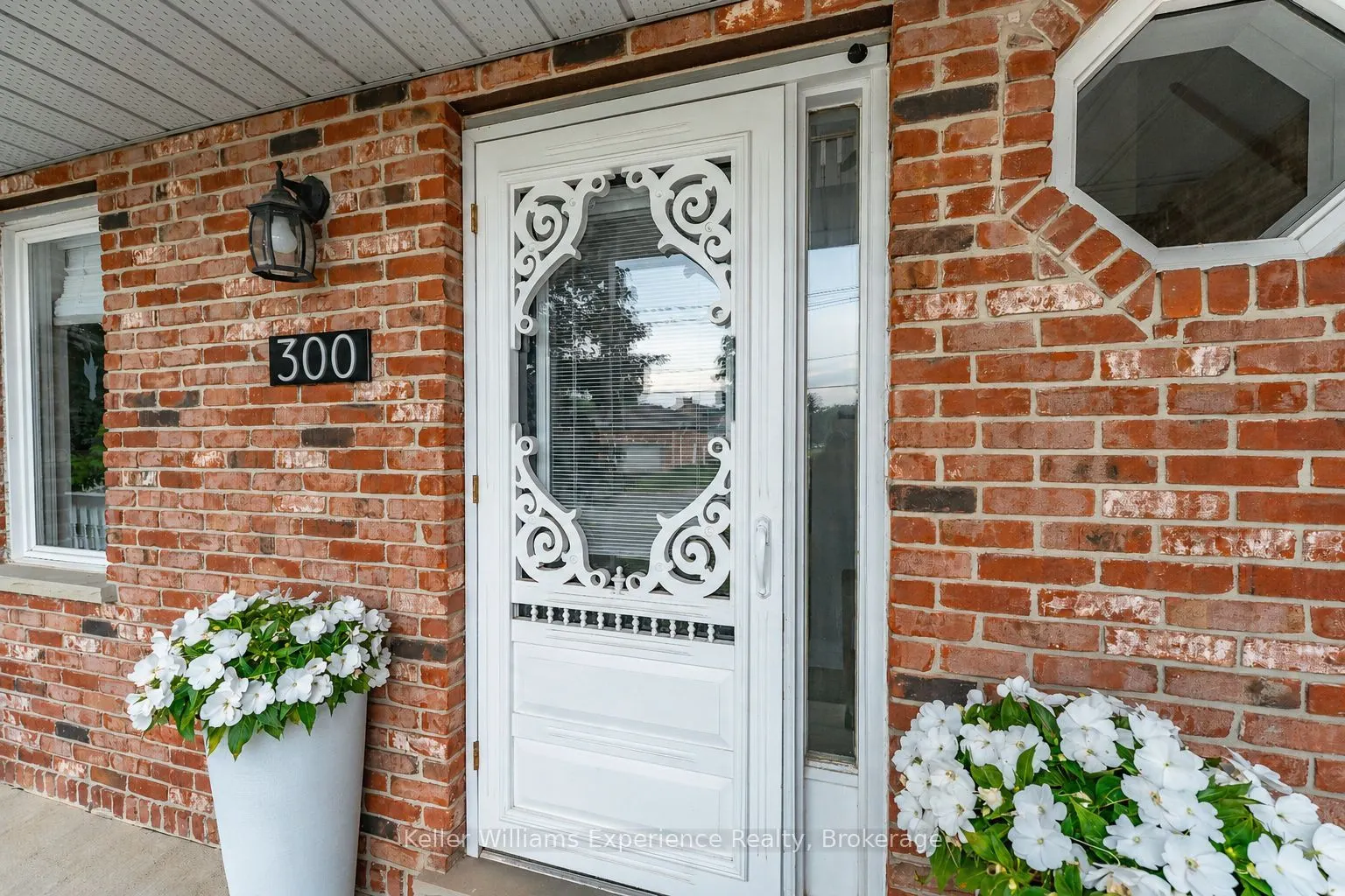 300 4th Avenue W