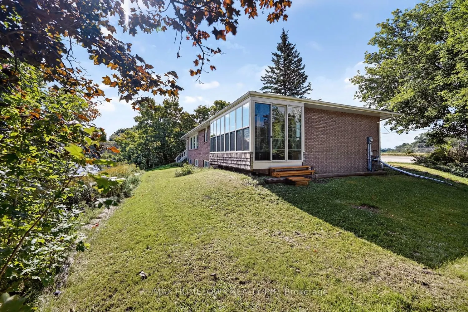 5873 Rideau Valley Drive N